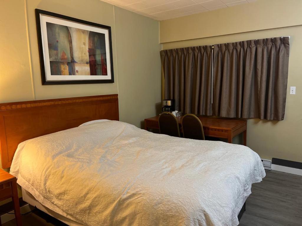 Vernon Vacations - Schell Motel - Property Image 25