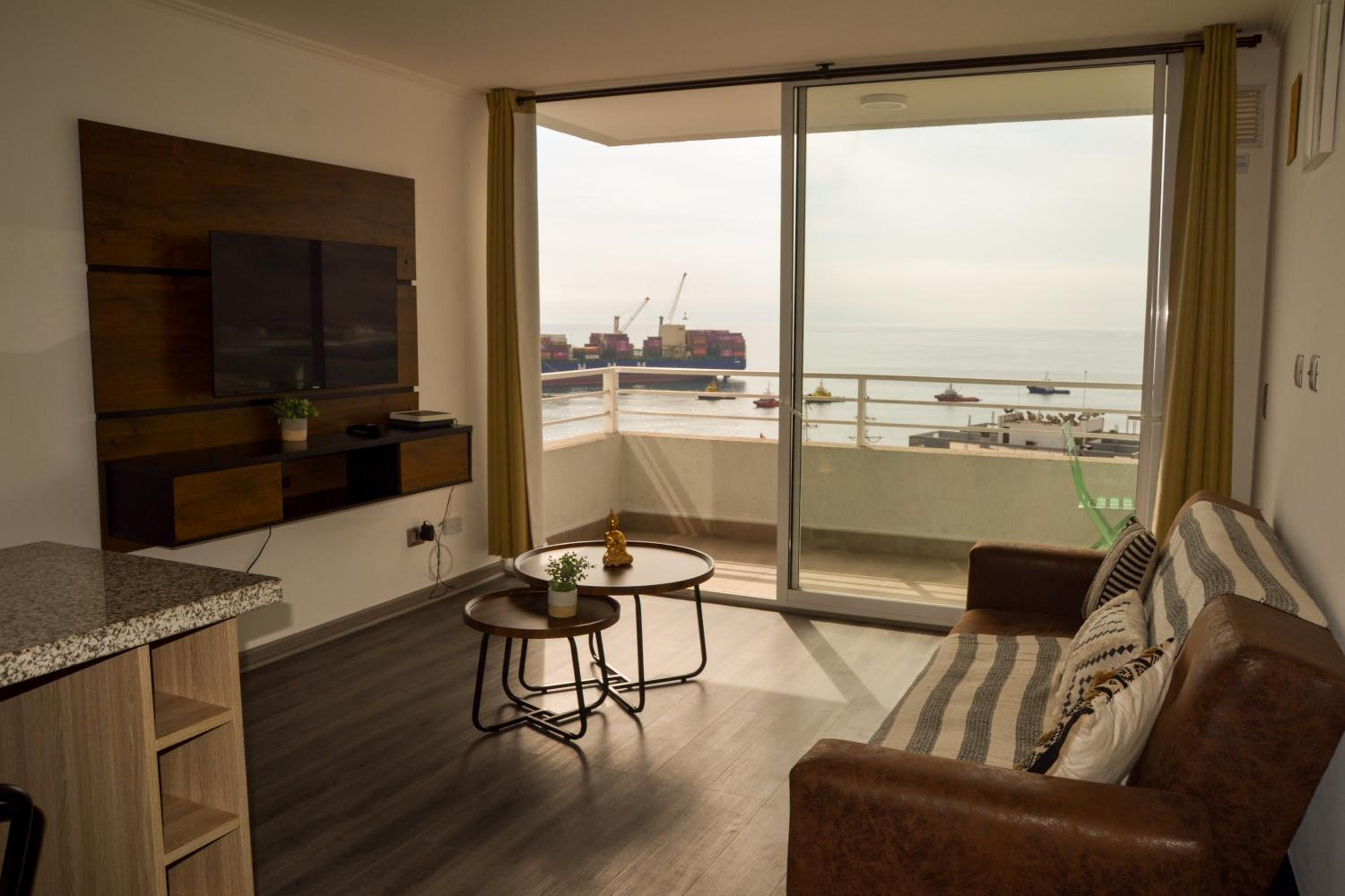 Hotel Alojamiento céntrico en Iquique - Image 1