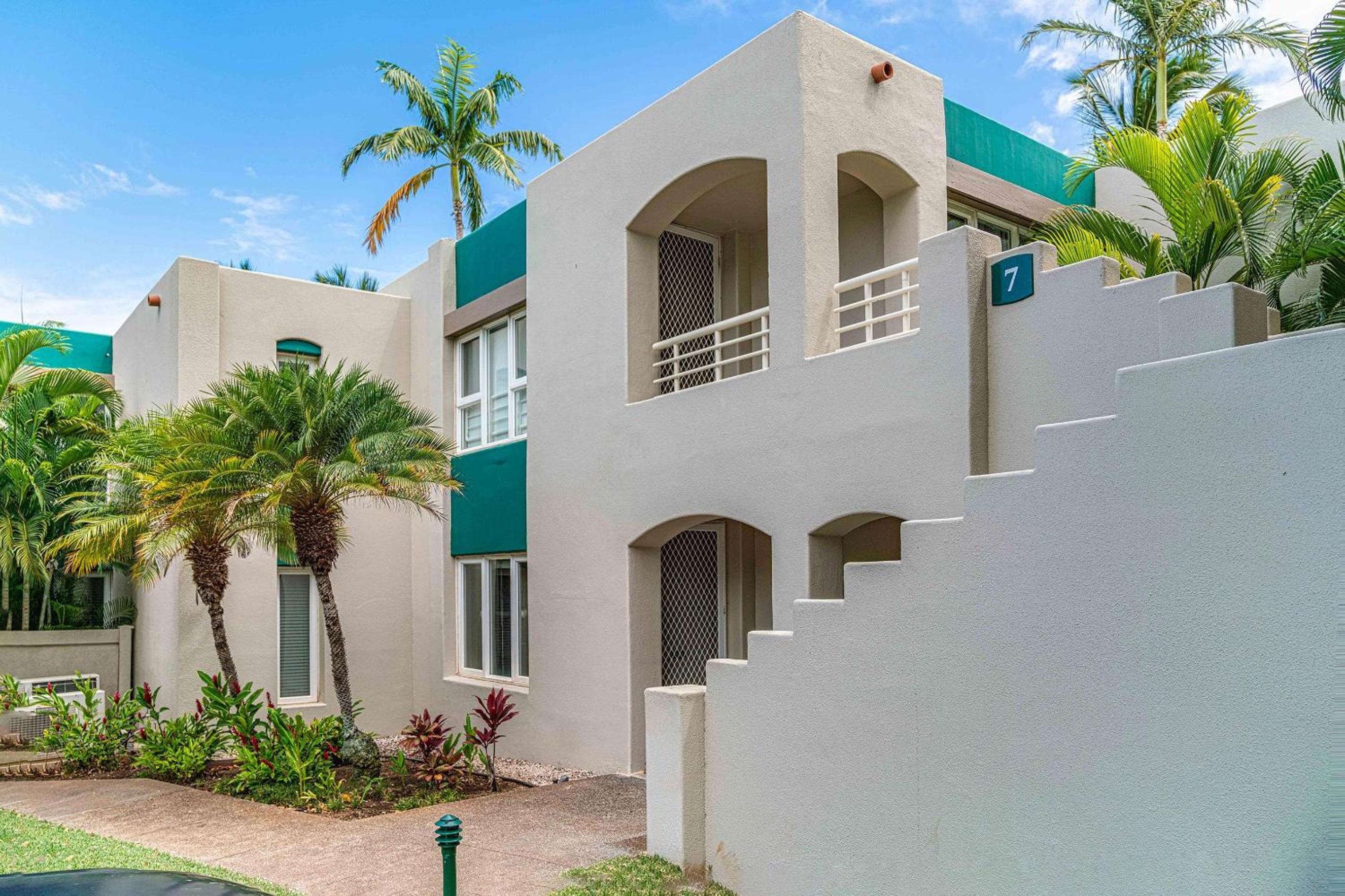 New! Palms 702 - Romantic Retreat - Split AC in Bedroom - Open-Air Living Area