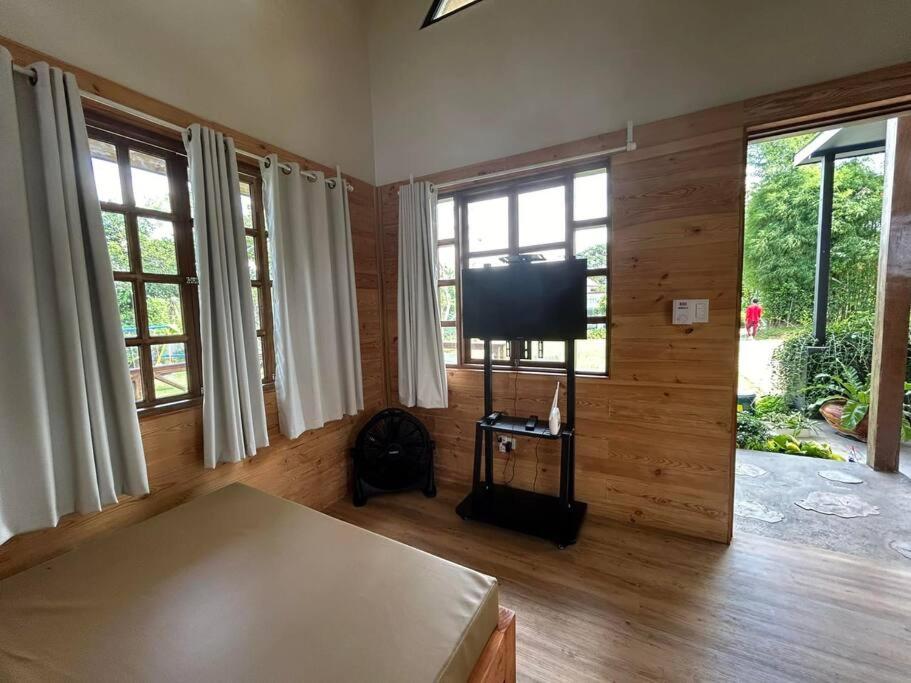 Hooni Peak jay Cabins Staycation Up to 15 pax view 2