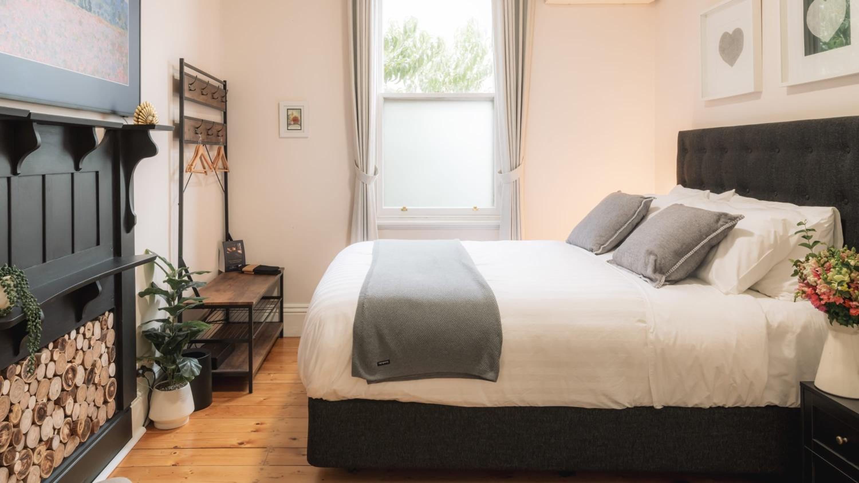 Benambra Boutique Accommodation - c1883 'Rosebud Room'