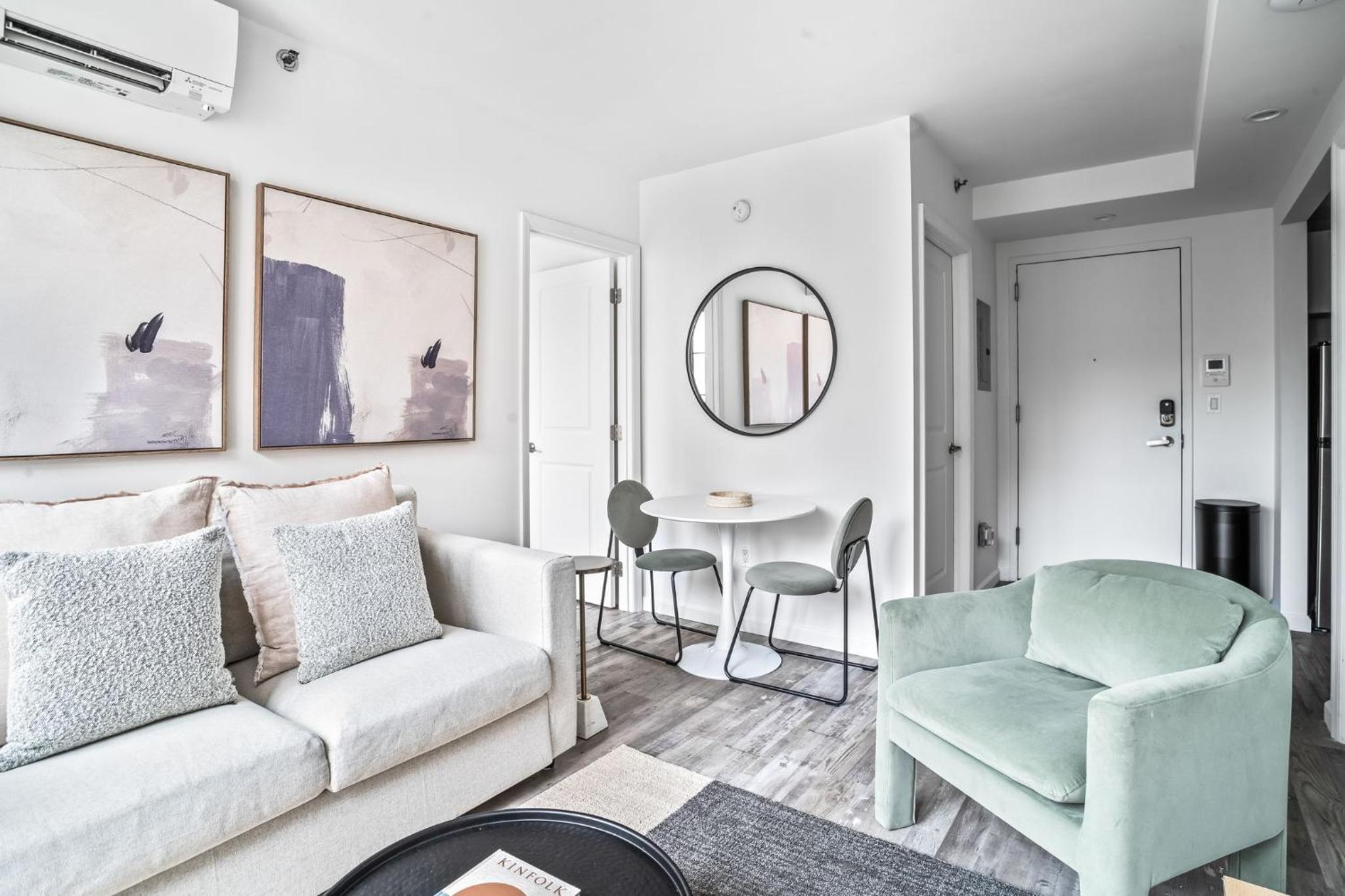 Modern 2-BR with Southern Views