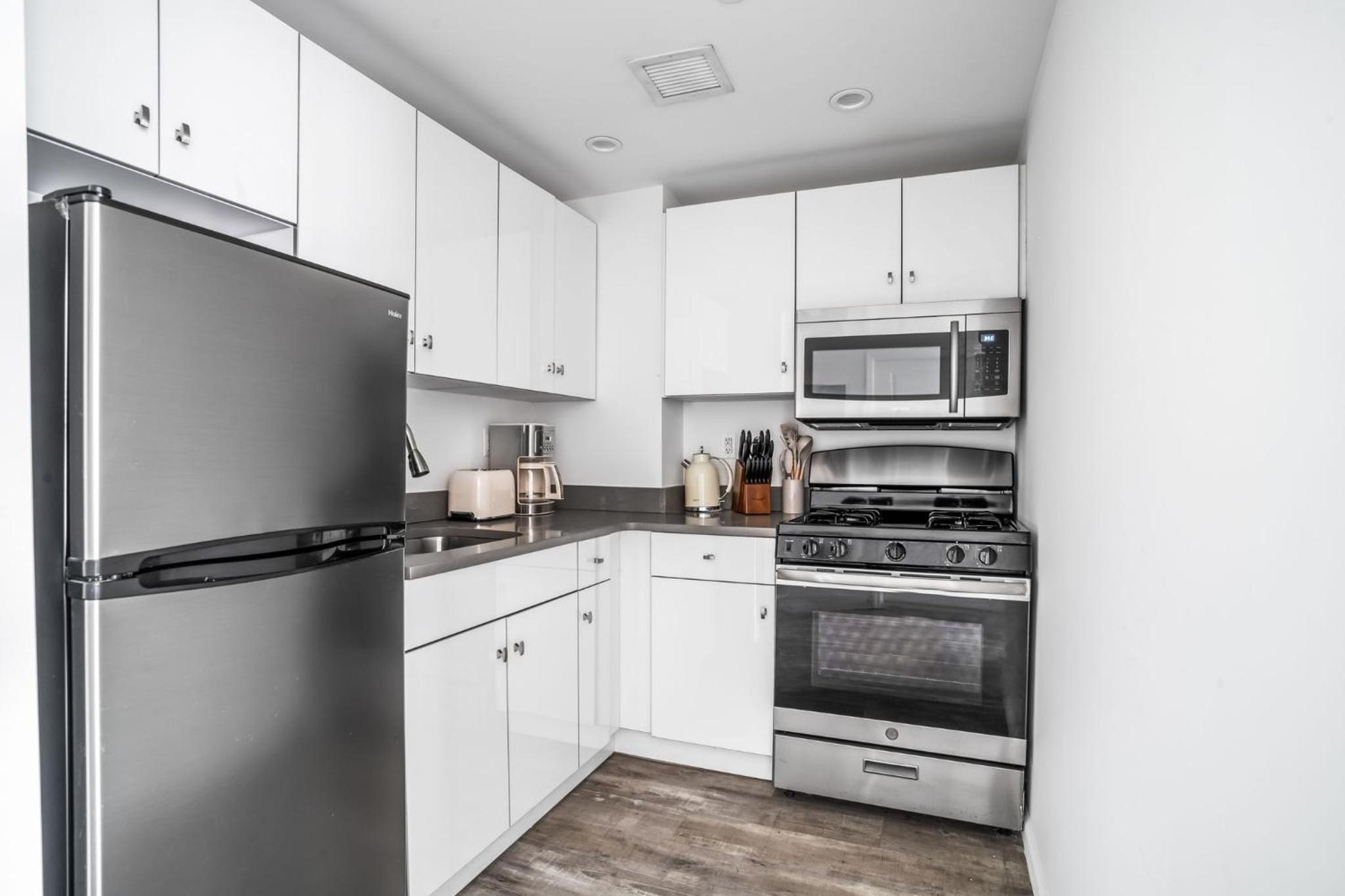 Modern 2-BR with Southern Views