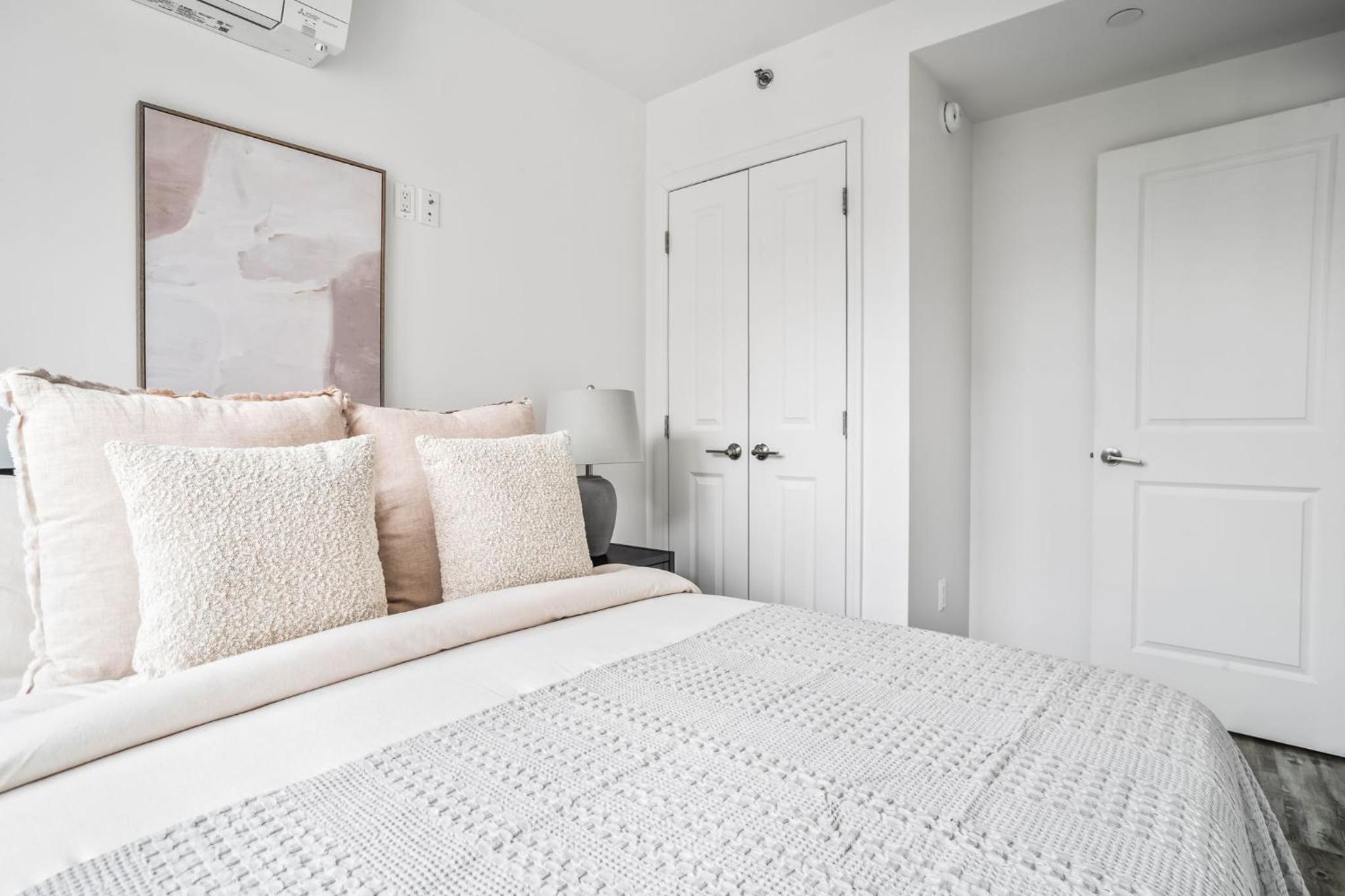 Modern 2-BR with Southern Views