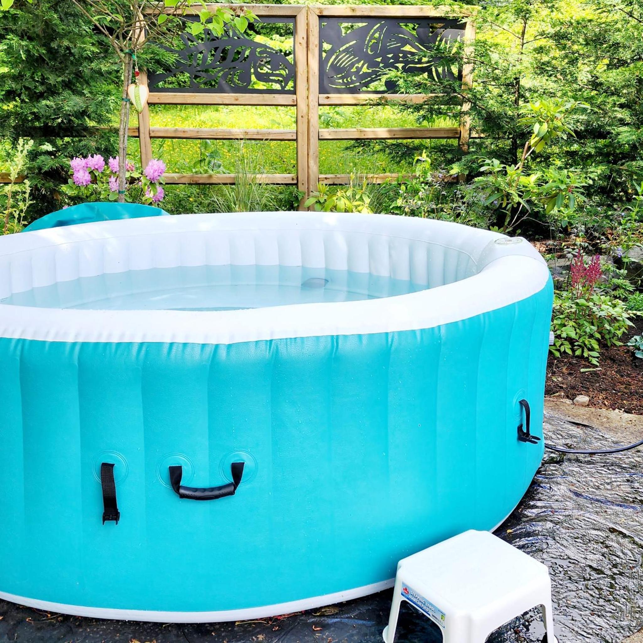 Tiny House with Hot Tub, close to golf and skiing!!
