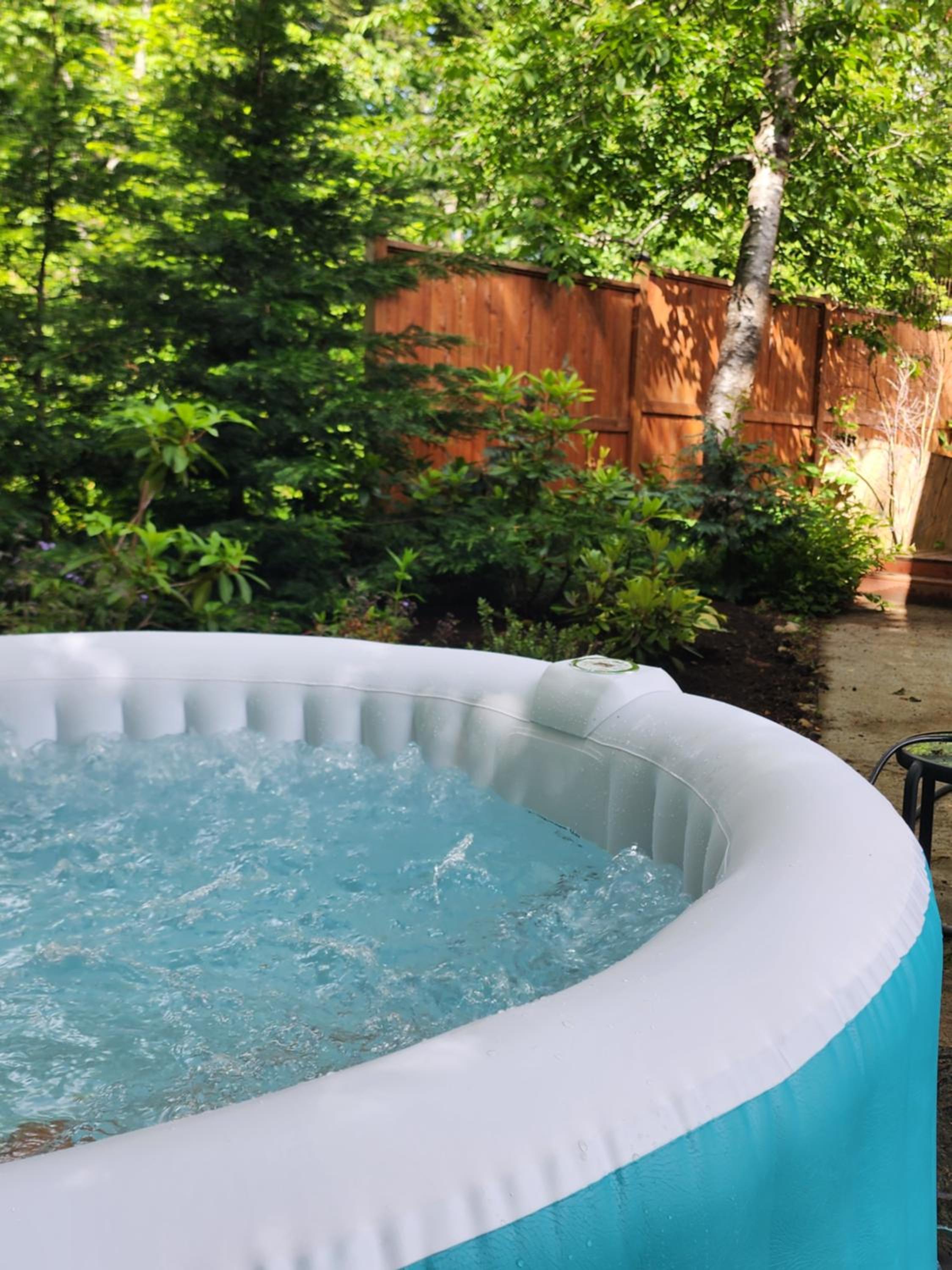 Tiny House with Hot Tub, close to golf and skiing!!