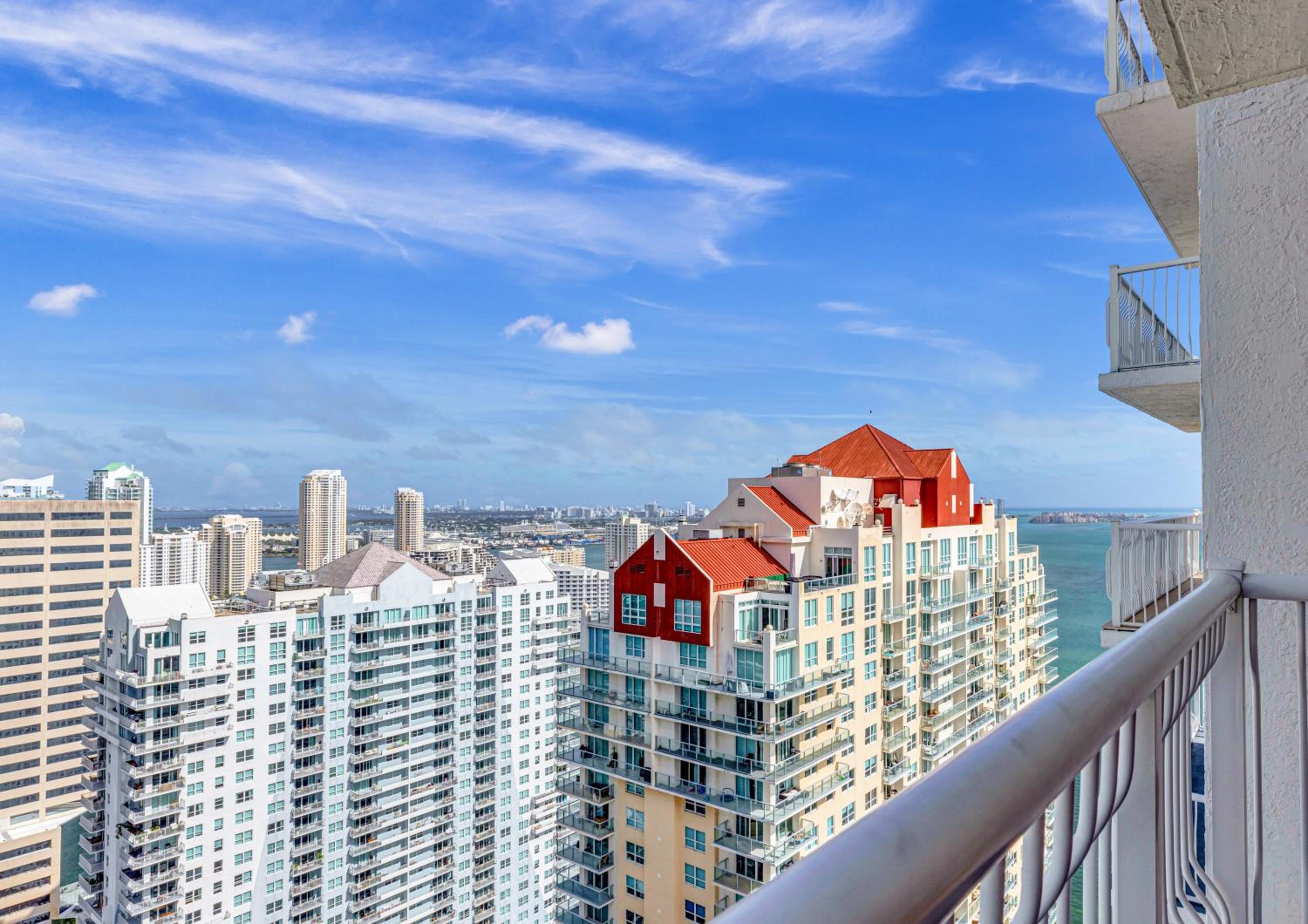 Oceanside Penthouse Apartment in Brickell Miami, Pool, Free Parking