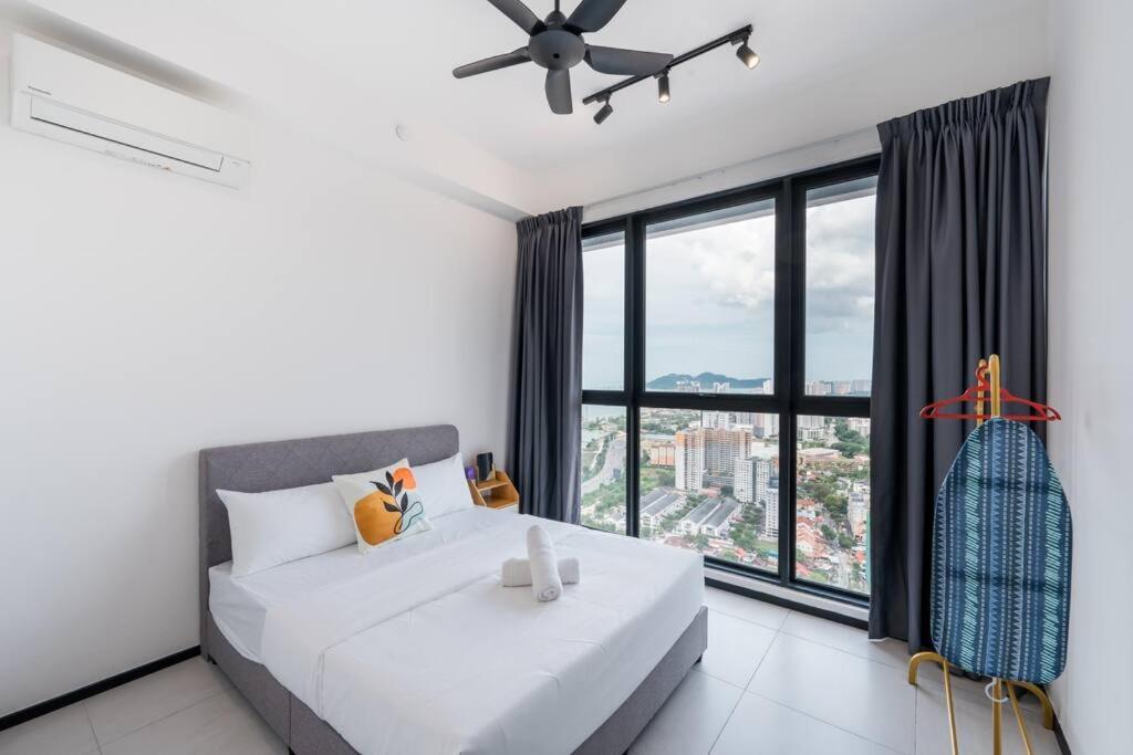 Seaview Infinity Pool 3BR 2Carparks 8Pax 401 view 3