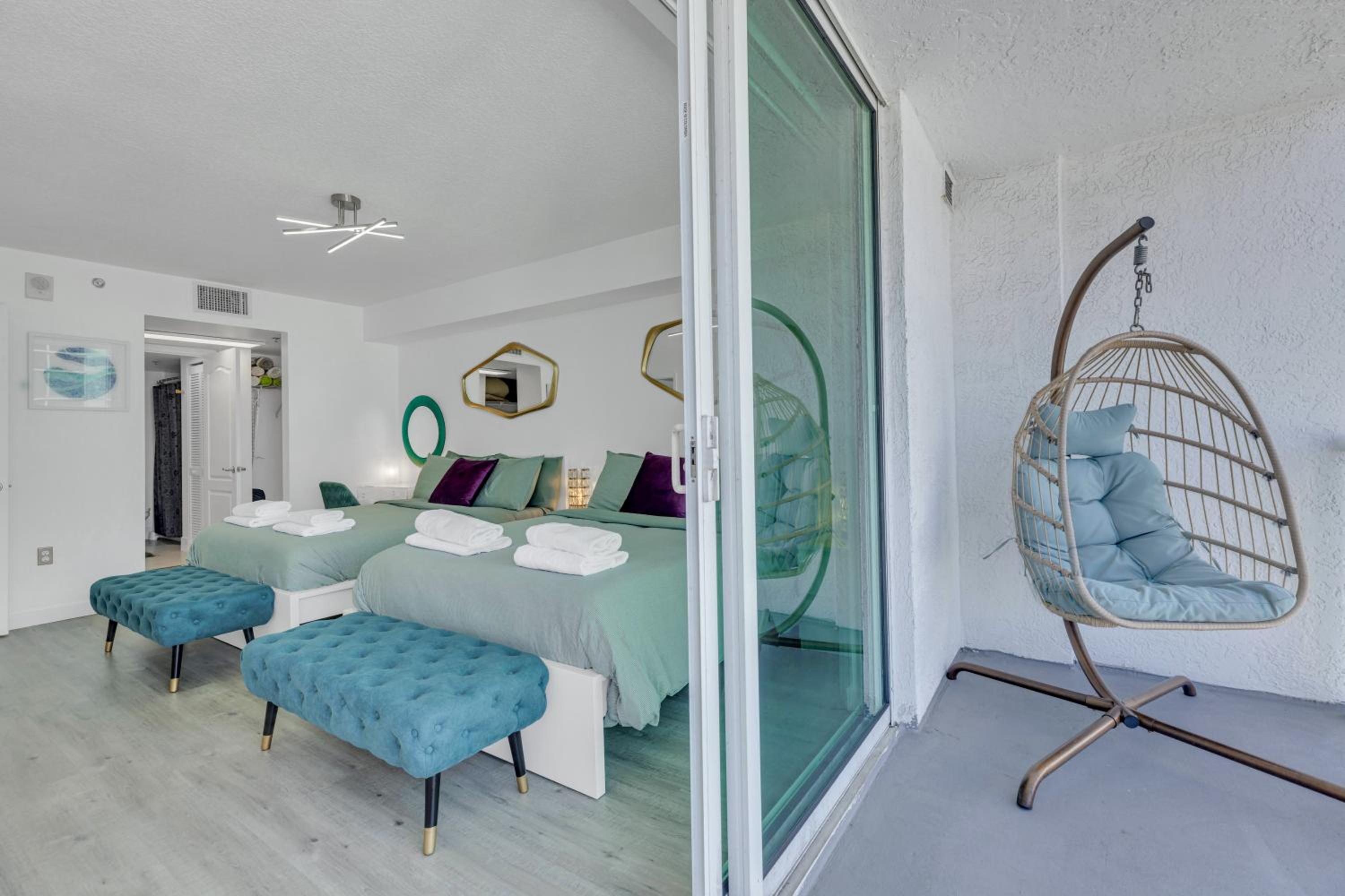 Oceanside Penthouse Apartment in Brickell Miami, Pool, Free Parking