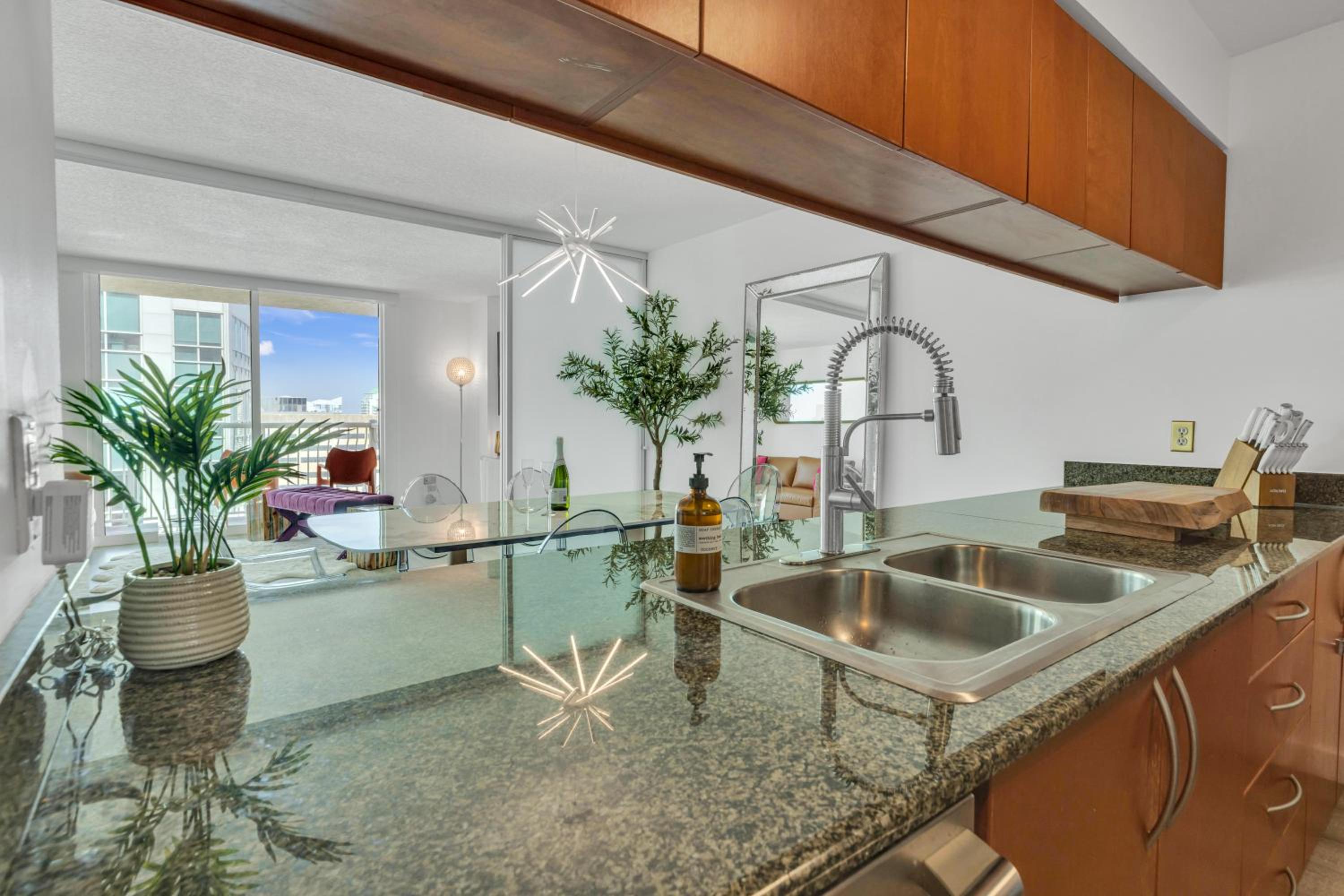 Oceanside Penthouse Apartment in Brickell Miami, Pool, Free Parking