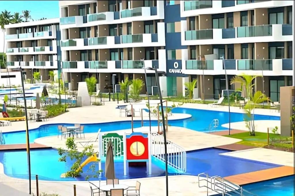 Muro Alto Makia • Vista Piscina • Luxo