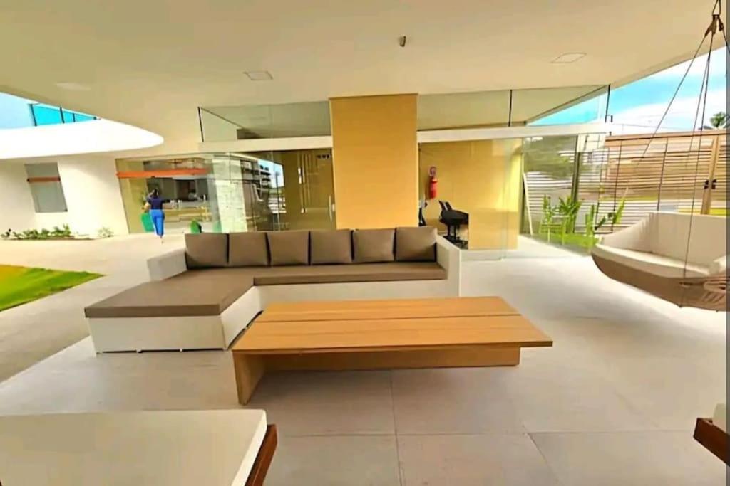Muro Alto Makia • Vista Piscina • Luxo