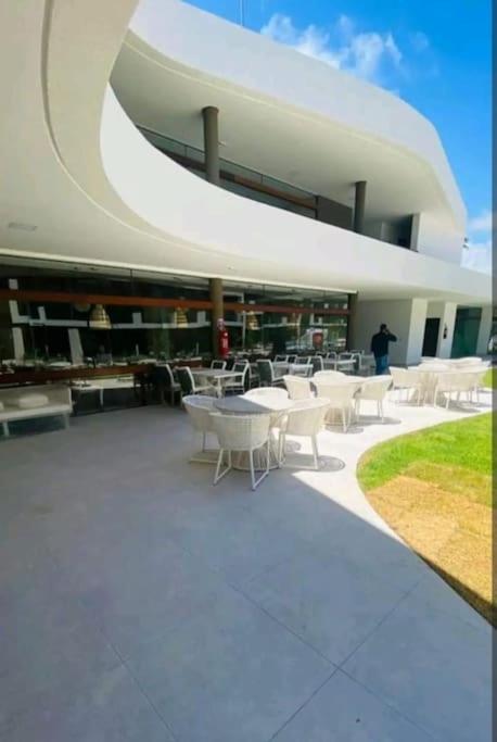 Muro Alto Makia • Vista Piscina • Luxo