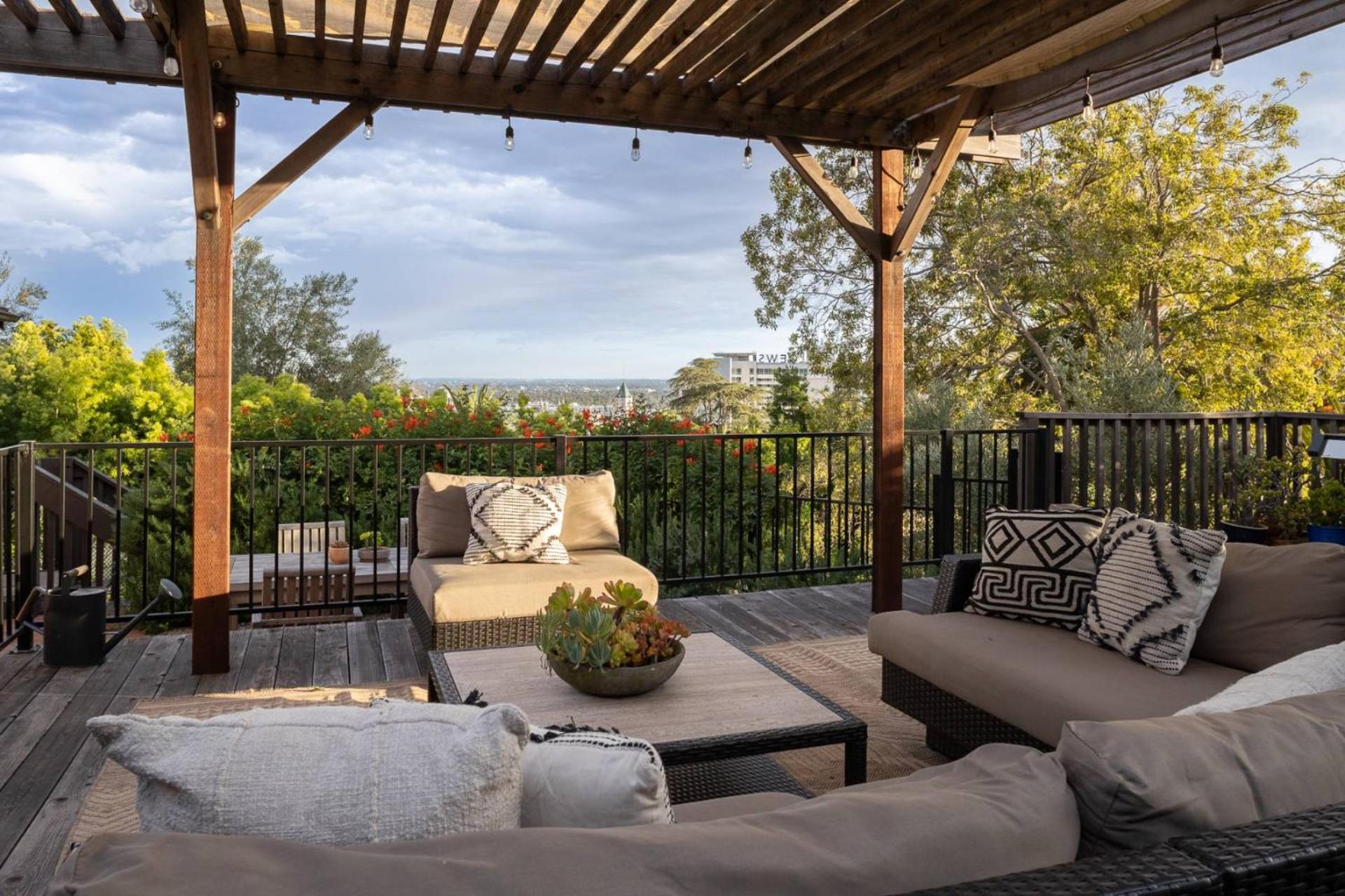 Hollywood Hideaway
