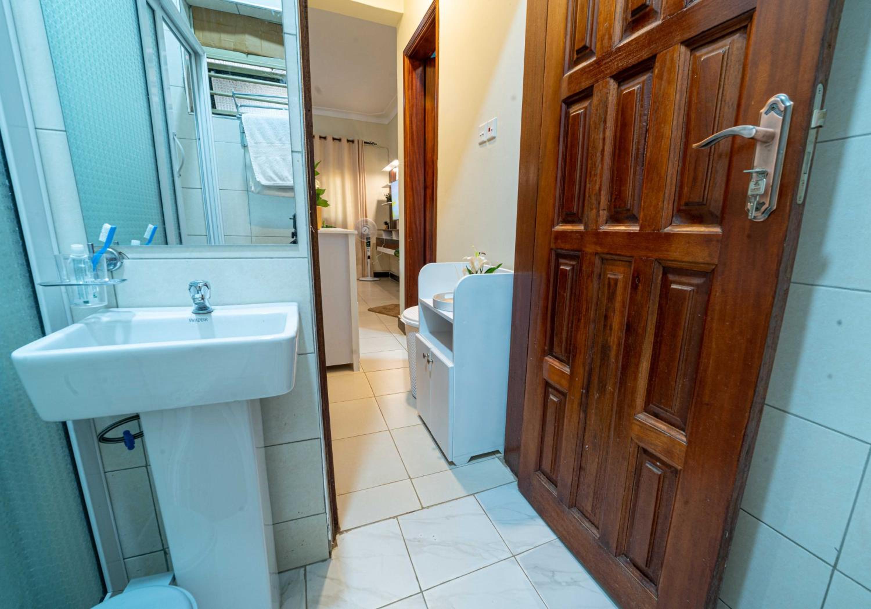 Homely 1BHK Hot Showers with Fast Fibre Wifi, Furnished Kitchen view 3
