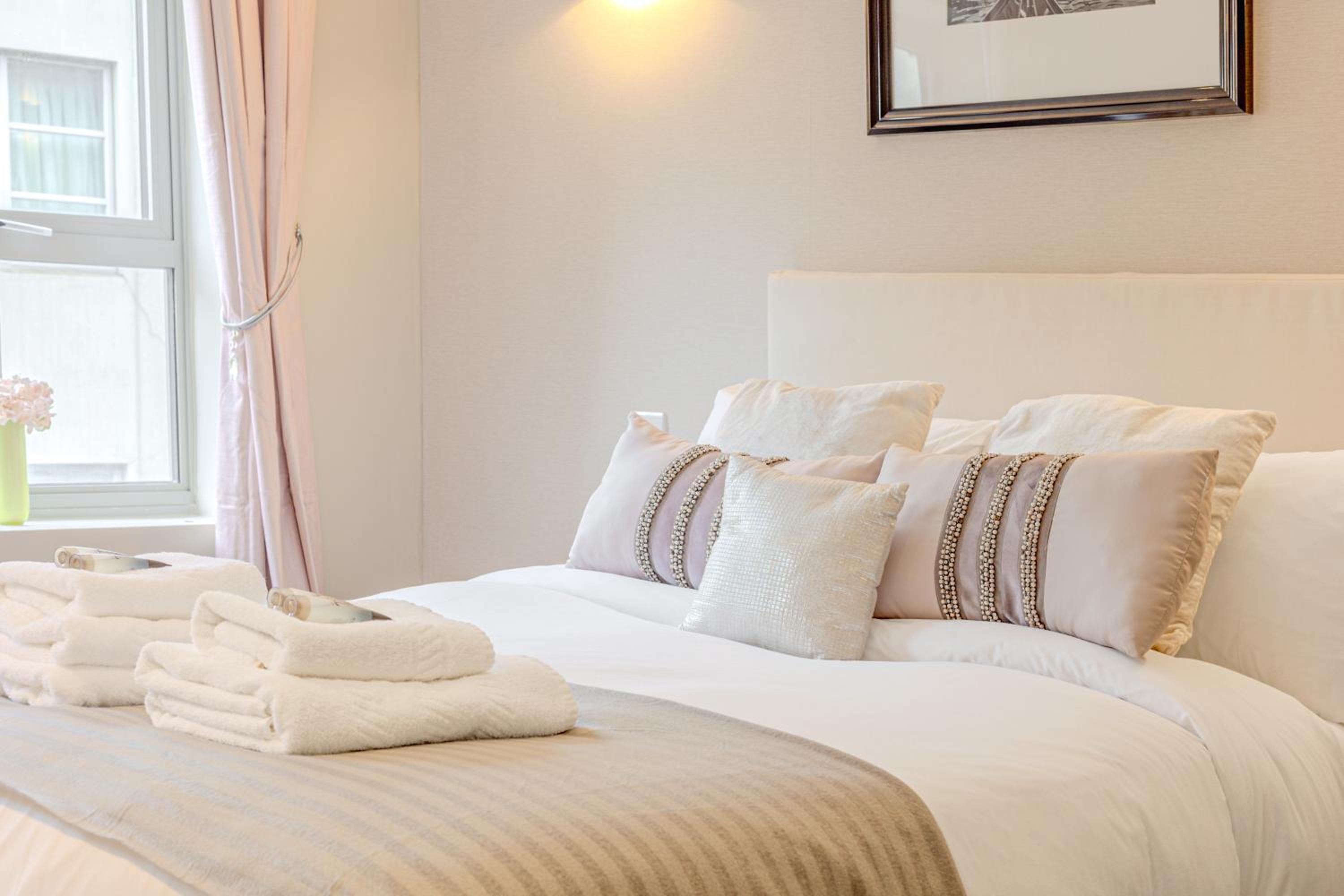Fantastic Multilevel 3BR, Vibrant Angel, 5min Tube