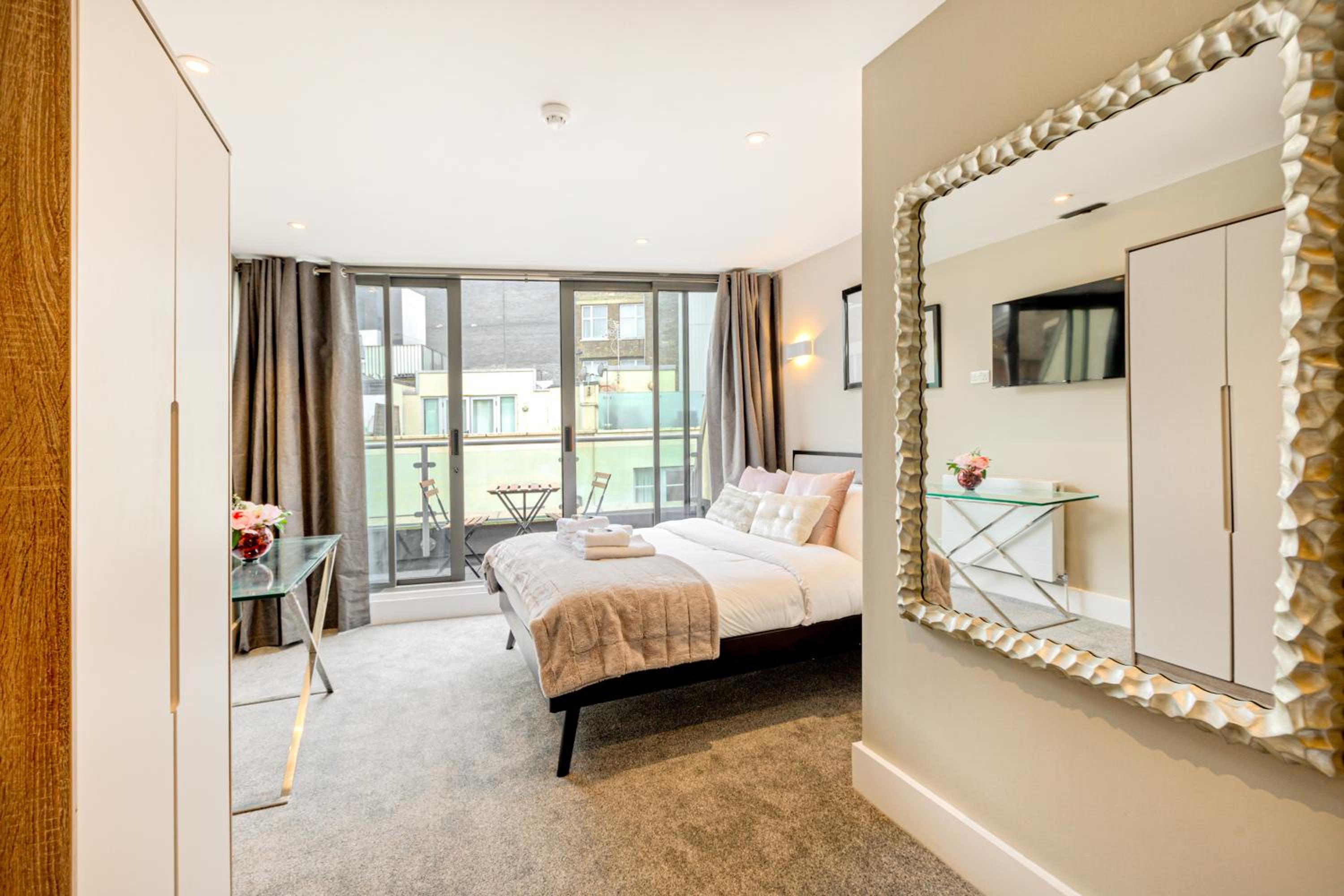 Fantastic Multilevel 3BR, Vibrant Angel, 5min Tube