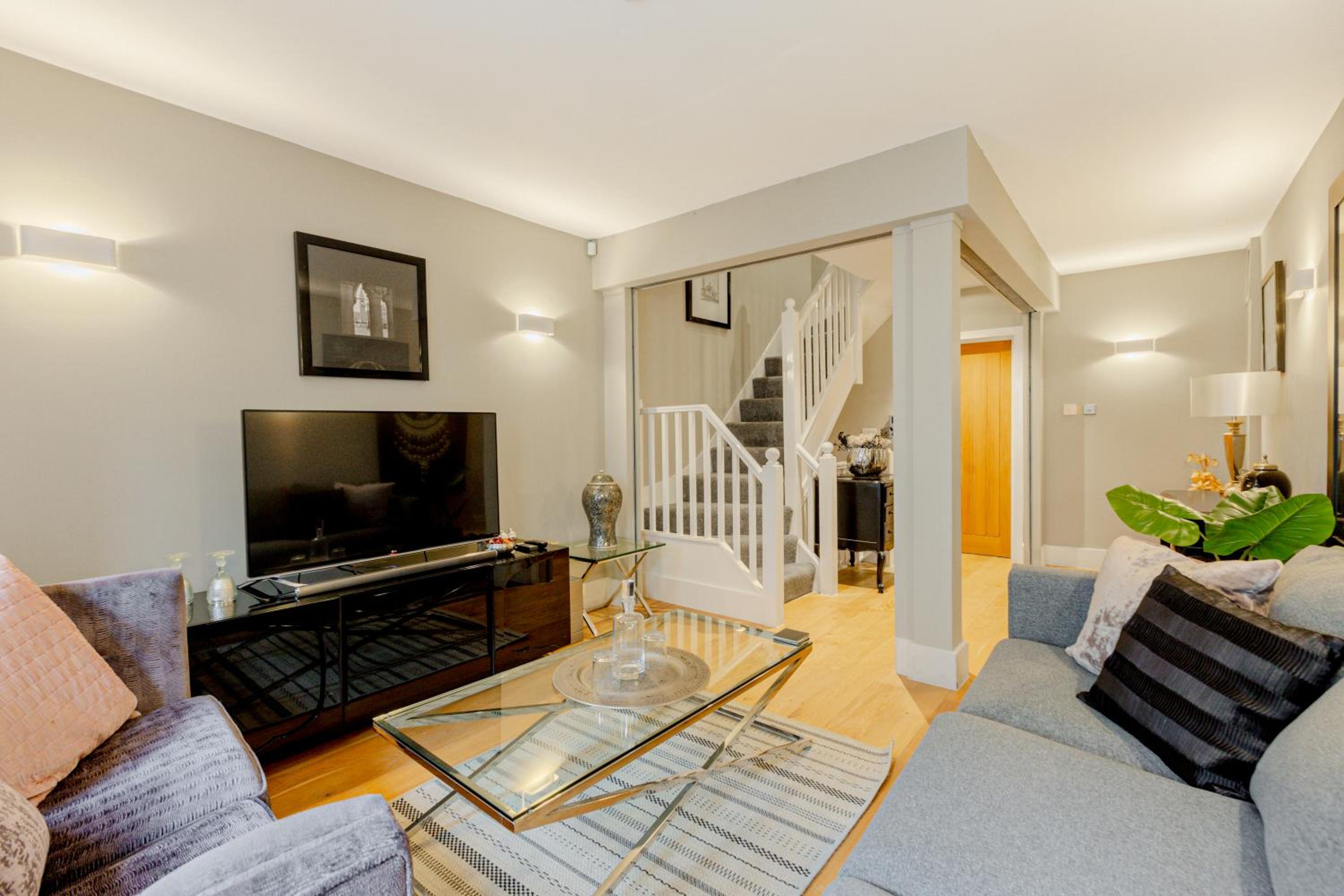 Fantastic Multilevel 3BR, Vibrant Angel, 5min Tube