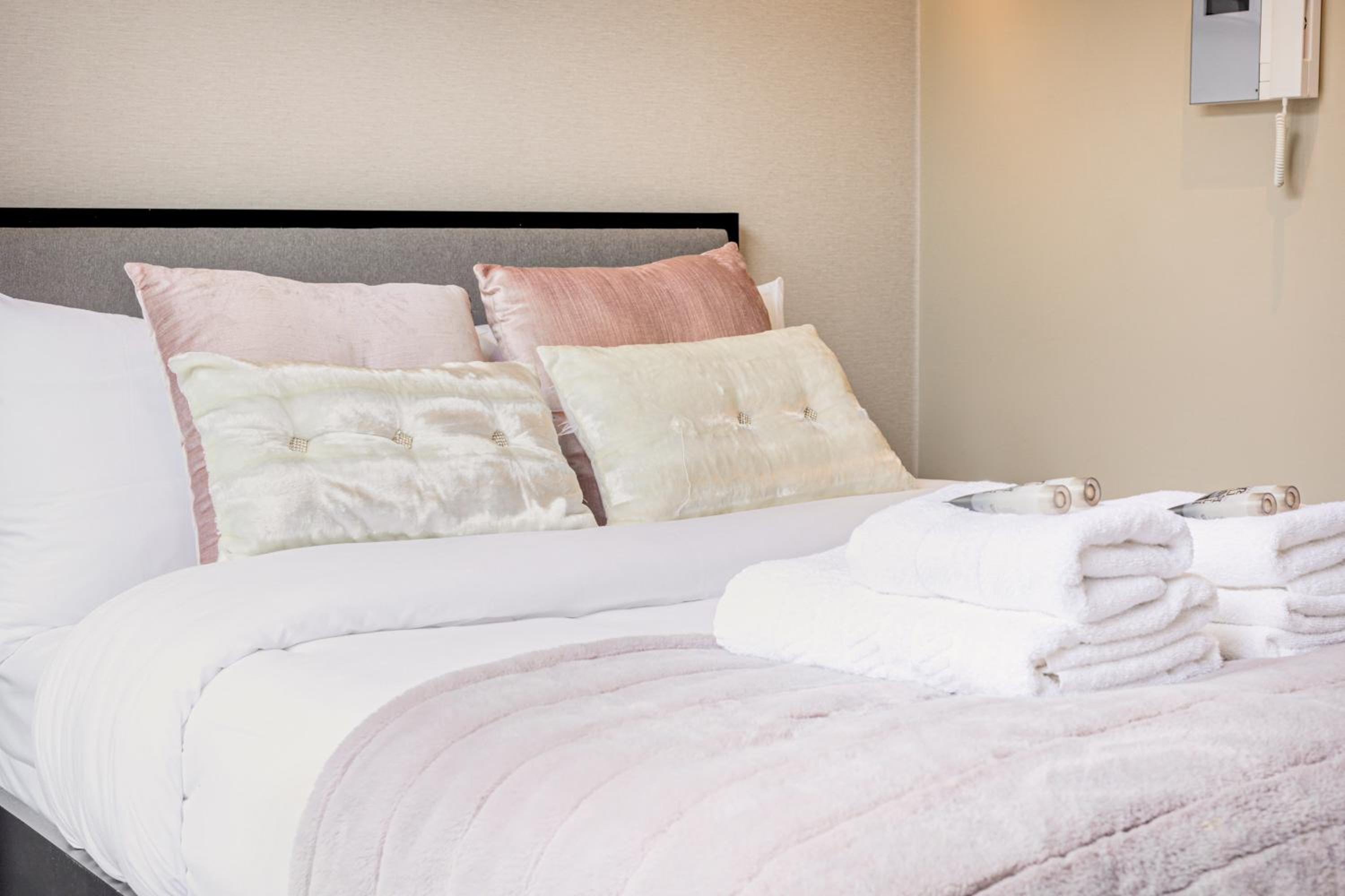Fantastic Multilevel 3BR, Vibrant Angel, 5min Tube