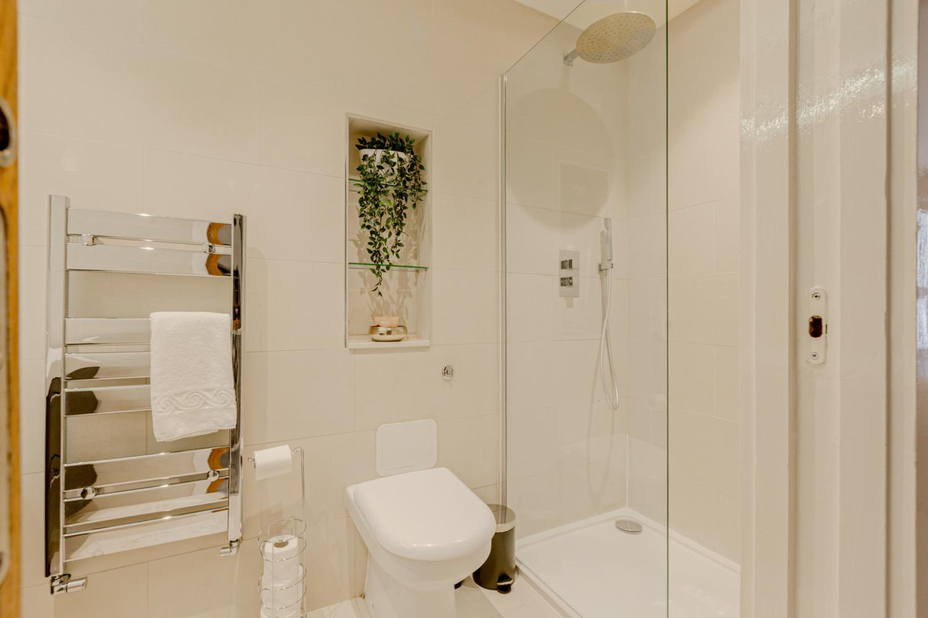 Fantastic Multilevel 3BR, Vibrant Angel, 5min Tube