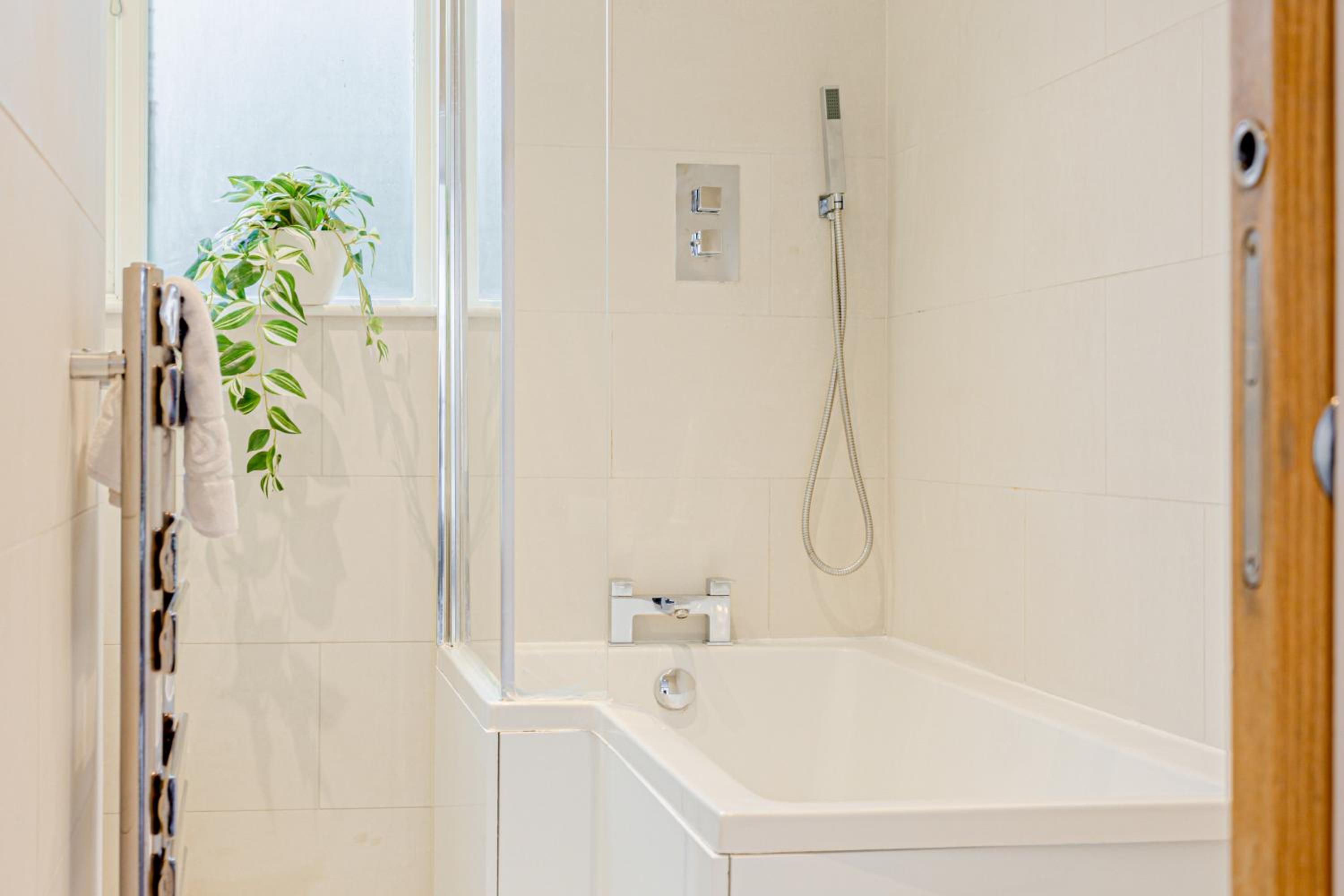 Fantastic Multilevel 3BR, Vibrant Angel, 5min Tube