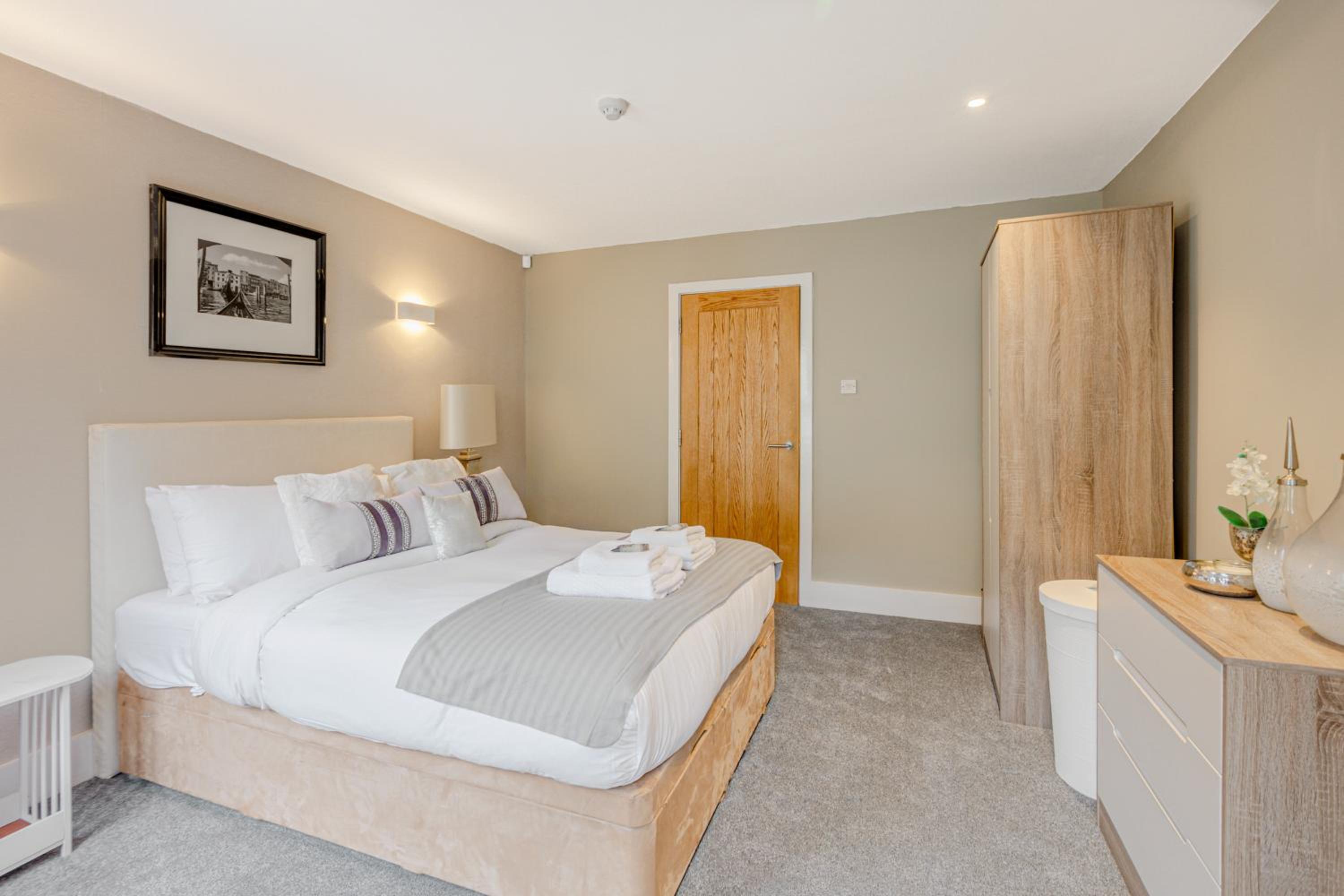 Fantastic Multilevel 3BR, Vibrant Angel, 5min Tube