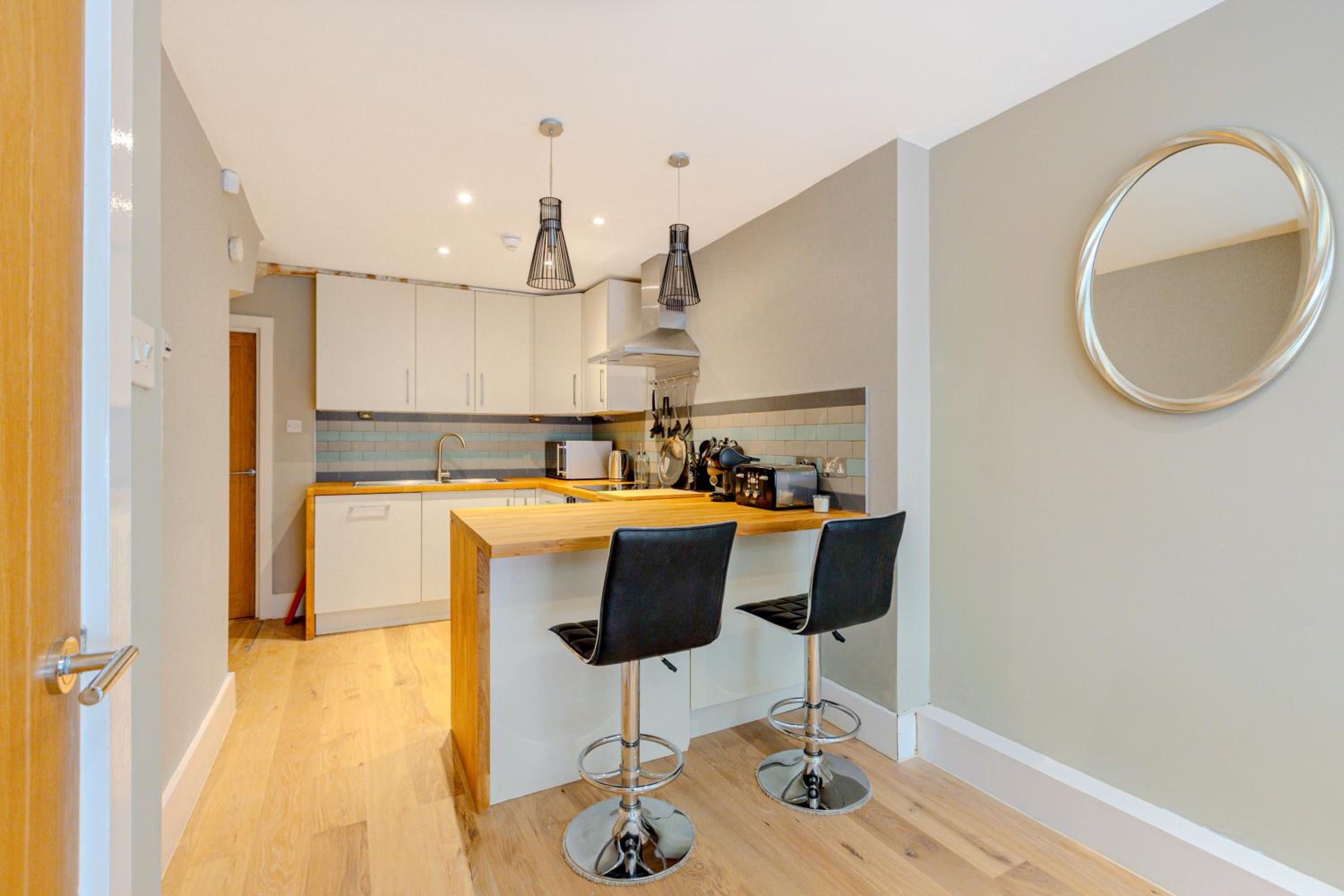 Fantastic Multilevel 3BR, Vibrant Angel, 5min Tube