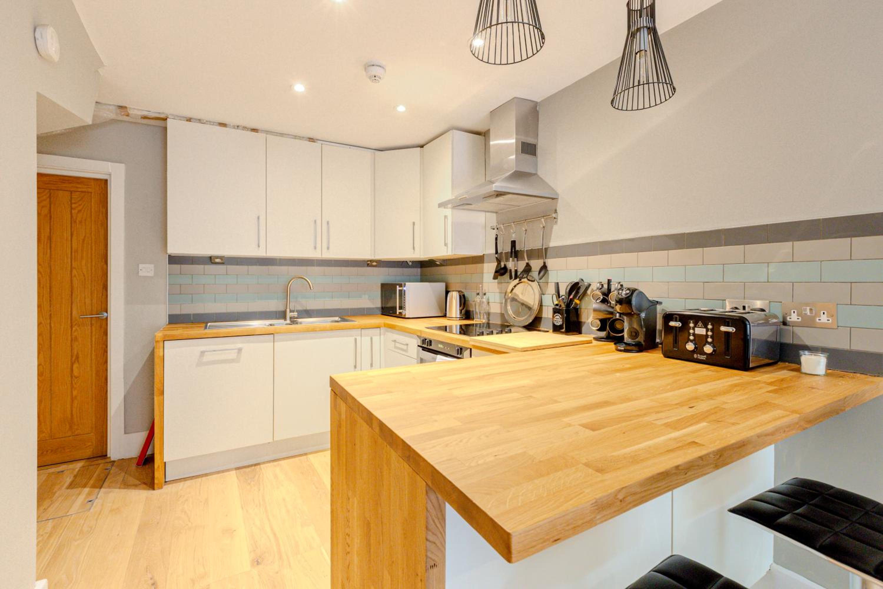 Fantastic Multilevel 3BR, Vibrant Angel, 5min Tube