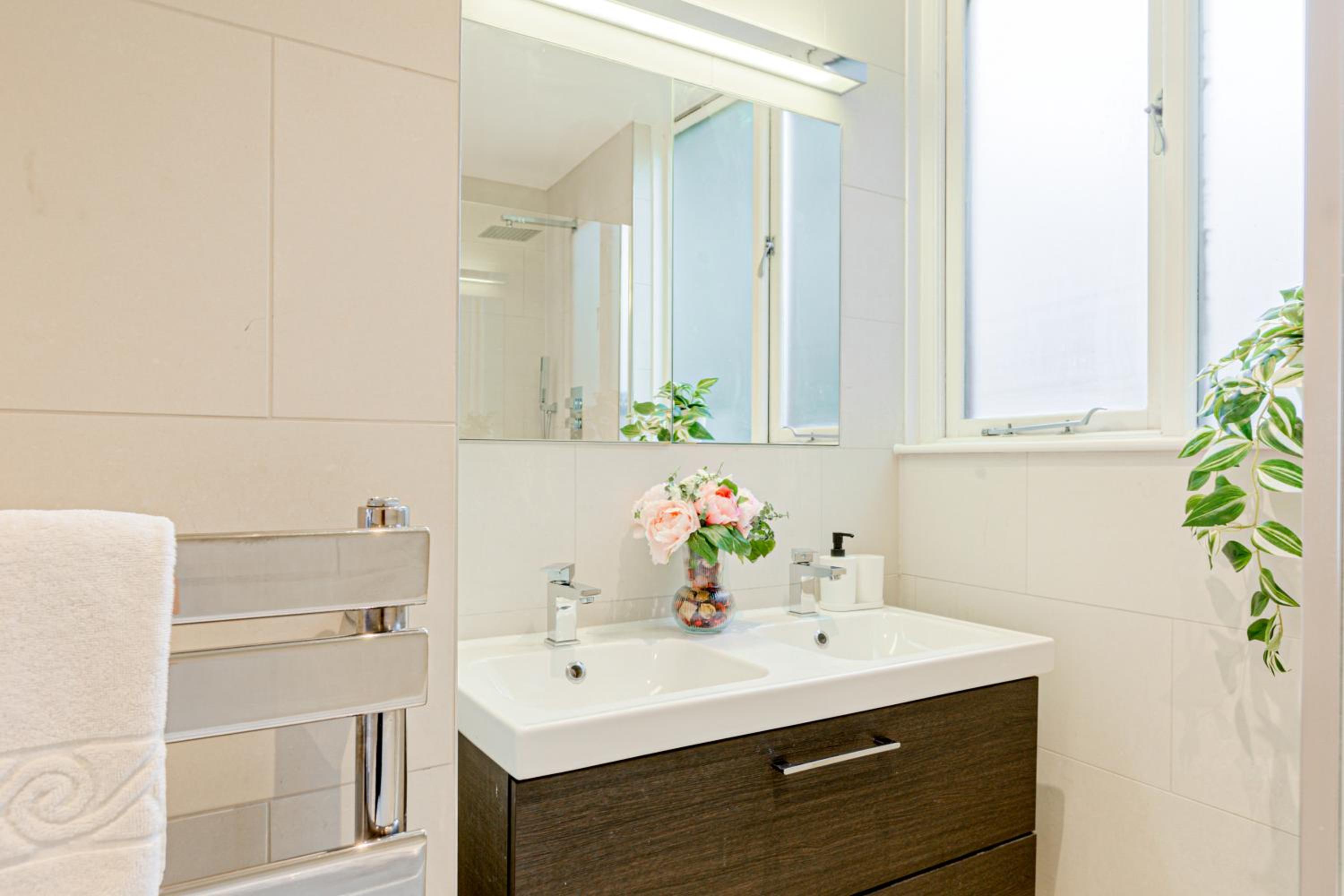 Fantastic Multilevel 3BR, Vibrant Angel, 5min Tube