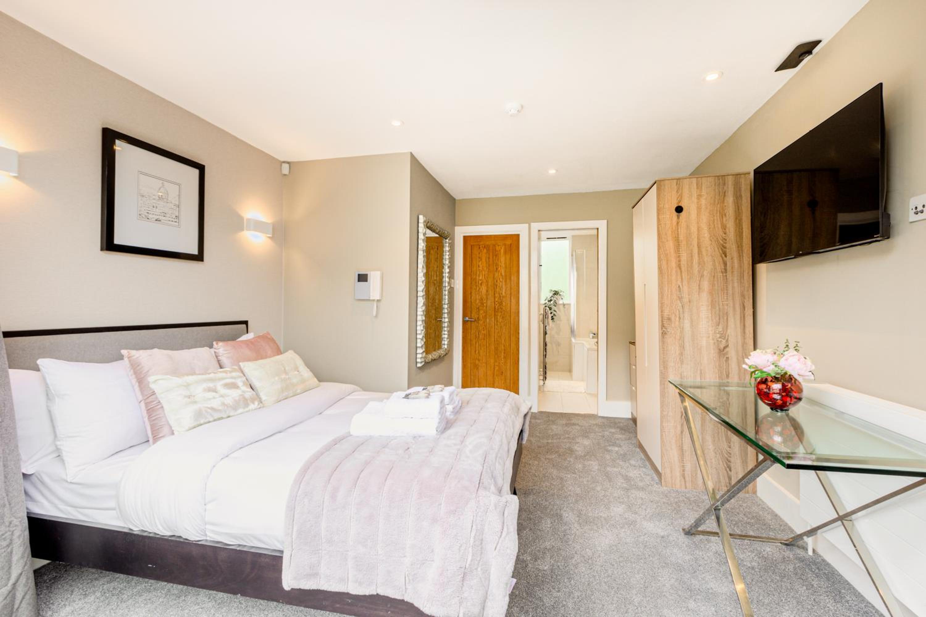 Fantastic Multilevel 3BR, Vibrant Angel, 5min Tube