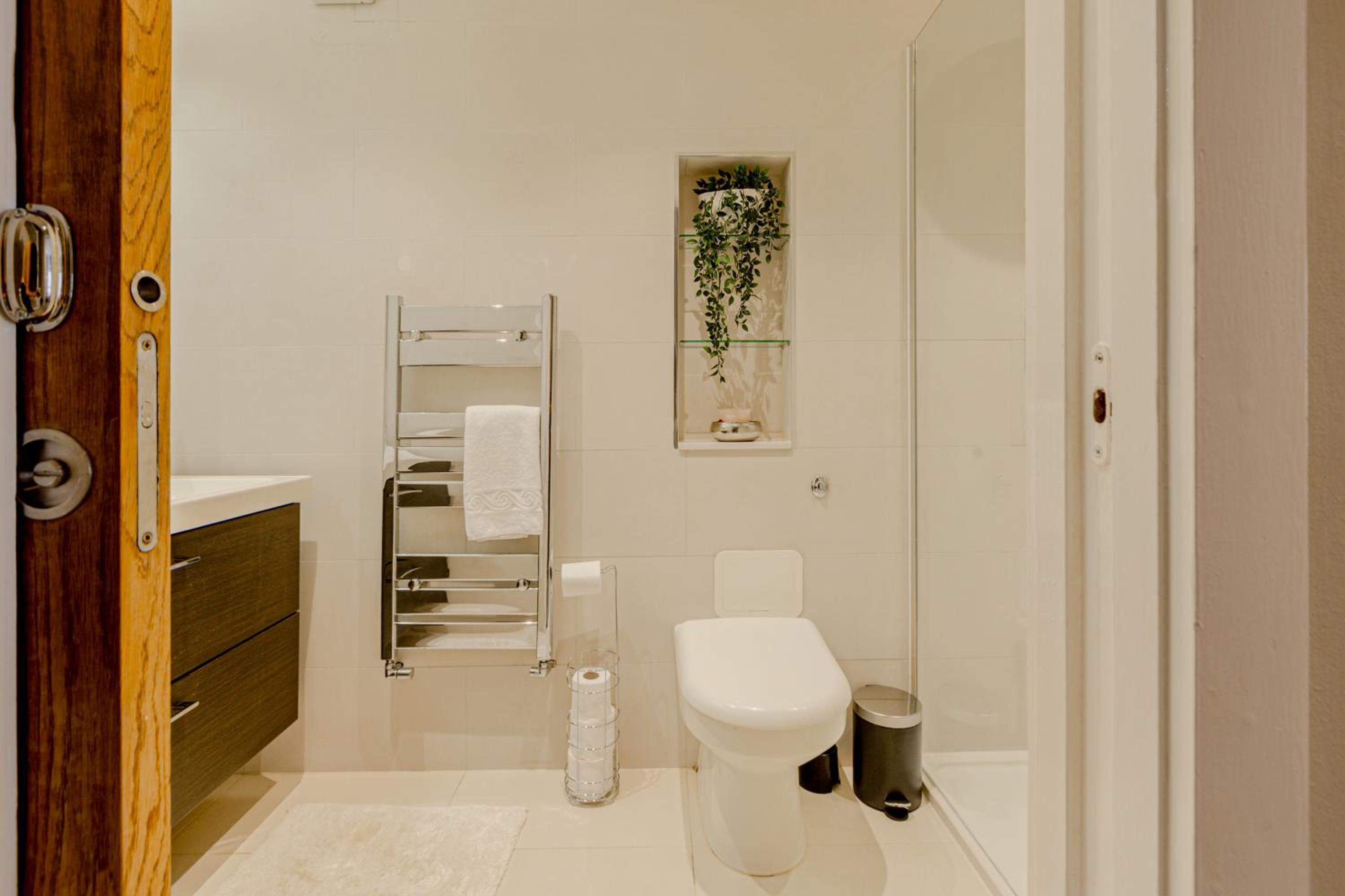 Fantastic Multilevel 3BR, Vibrant Angel, 5min Tube