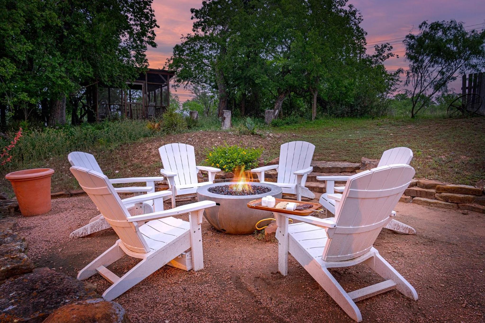 Meadows Farmhouse & Cottage - Hot Tub & Fire Pit view 4