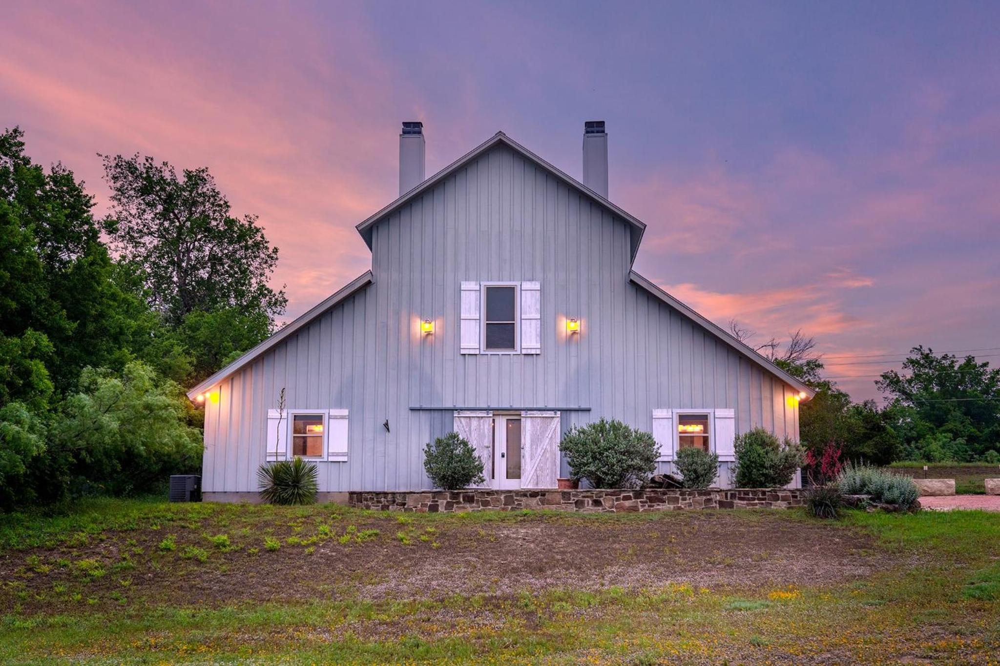 Meadows Farmhouse & Cottage - Hot Tub & Fire Pit view 5