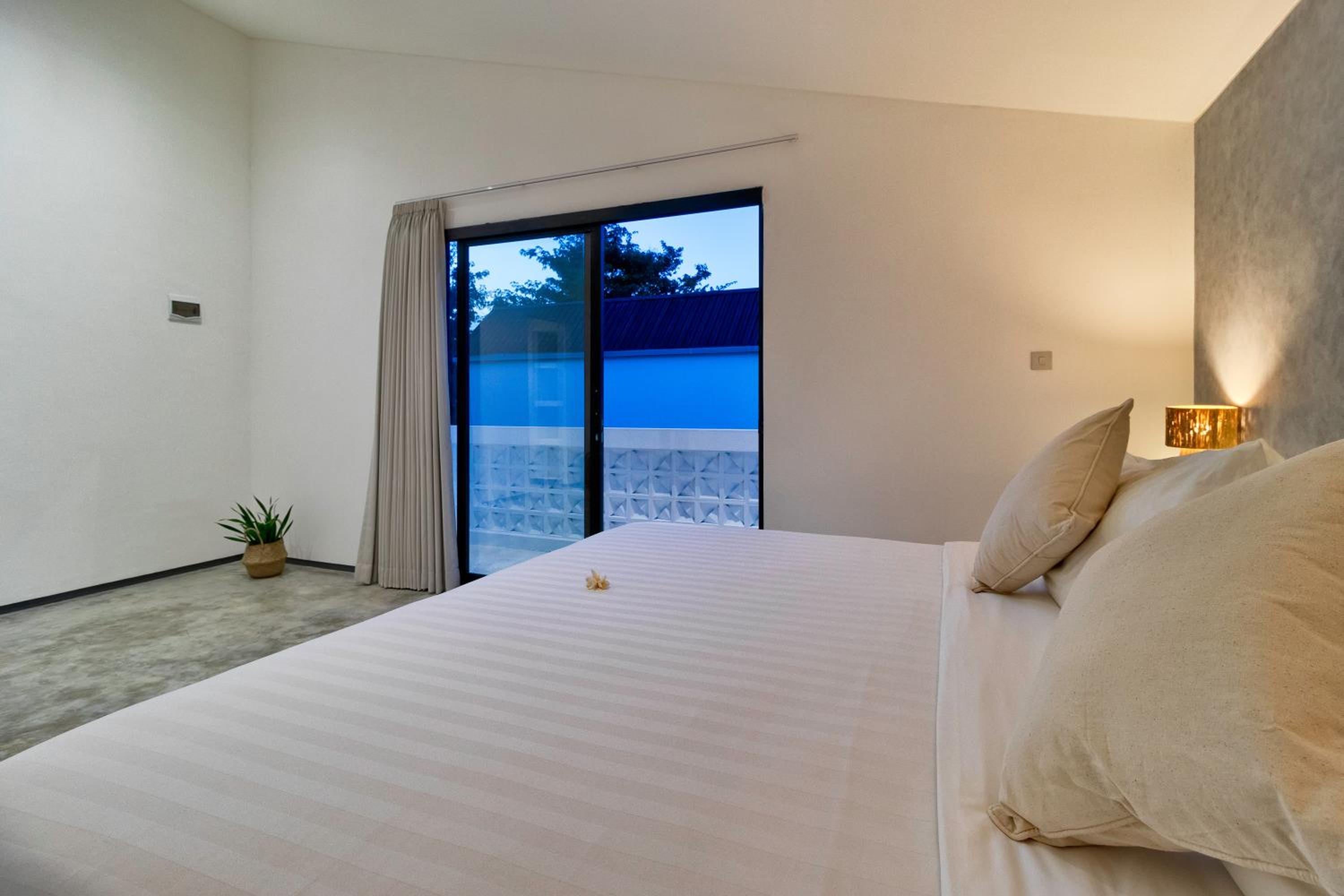 Great Value 2 Bed Villa, Sleeps 4, Fast Wifi view 5