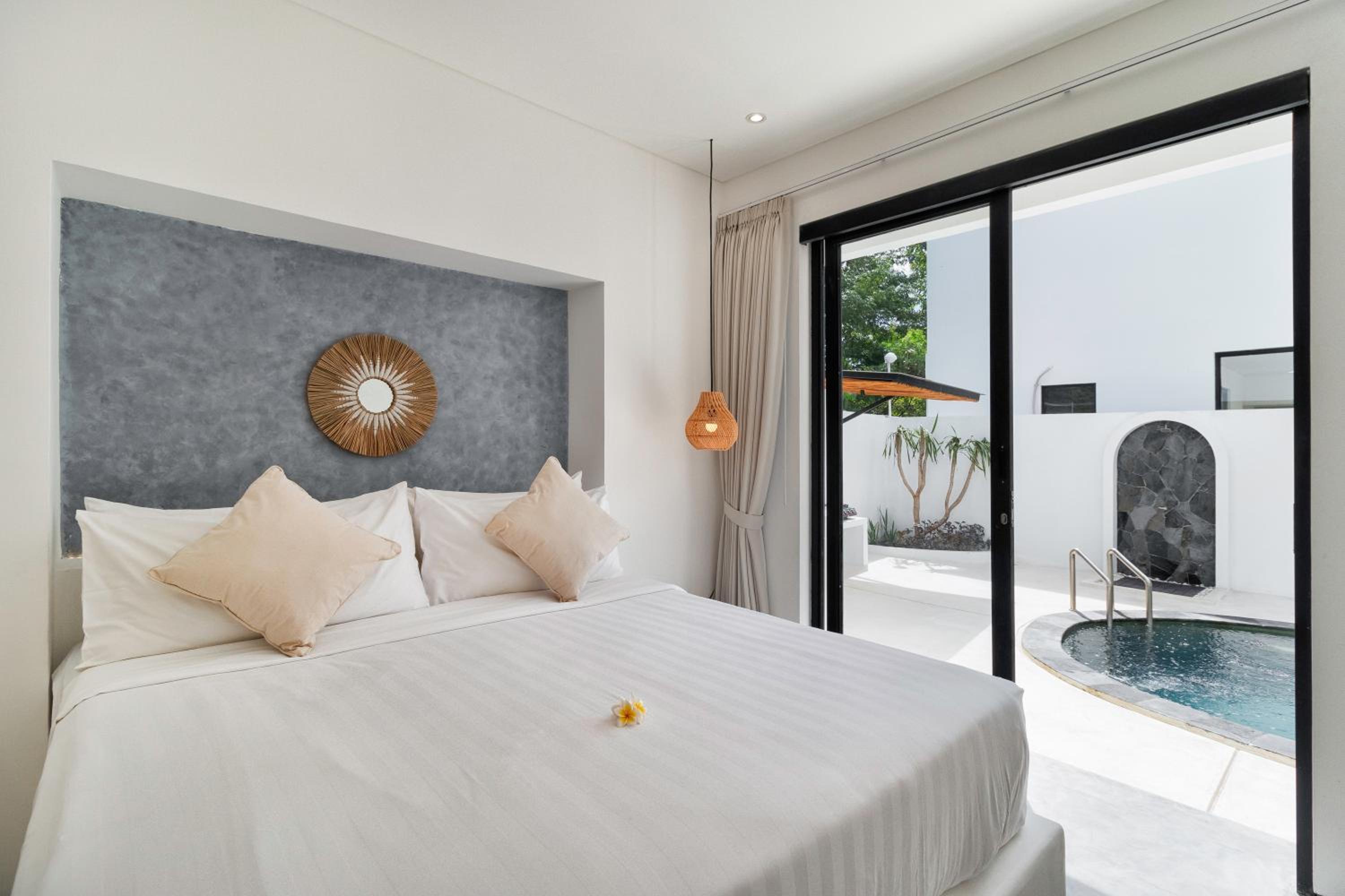 Great Value 2 Bed Villa, Sleeps 4, Fast Wifi view 4
