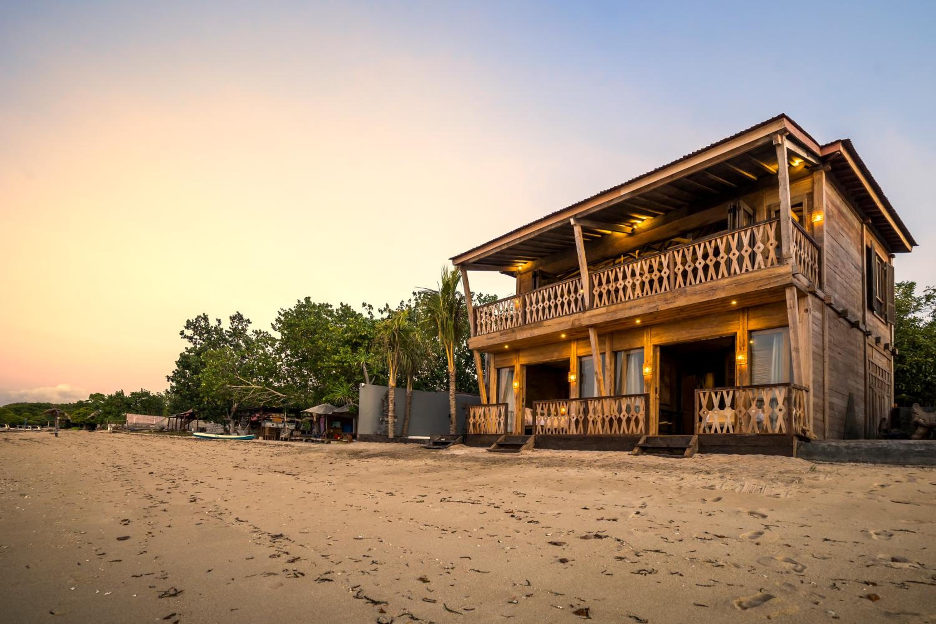 Sunset Beach Wood Villa by Alfred in Bali