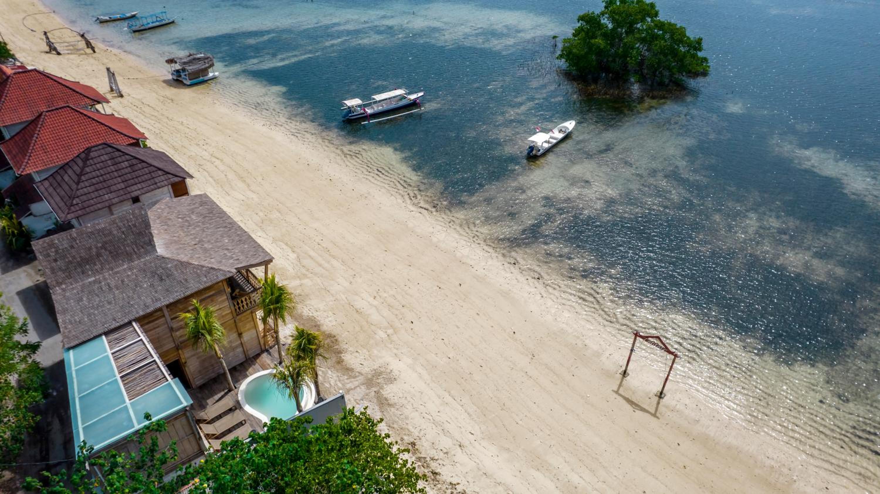 Sunset Beach Wood Villa by Alfred in Bali