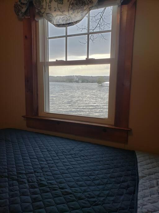 Lakefront Cottage on Beautiful Lake Winnipesaukee