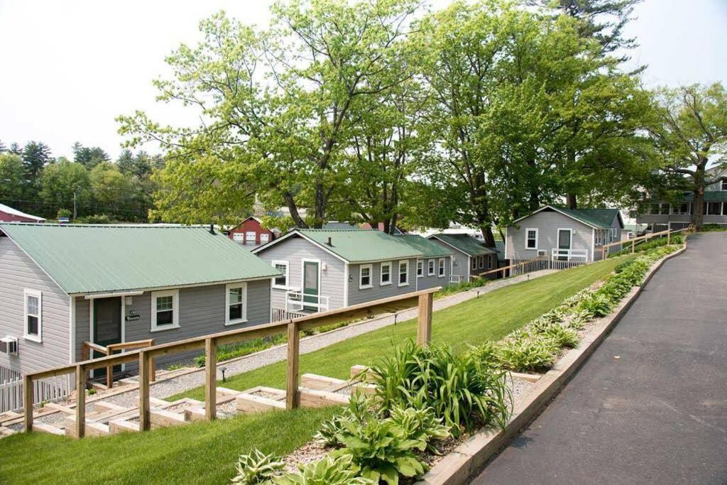 Lakefront Cottage on Beautiful Lake Winnipesaukee