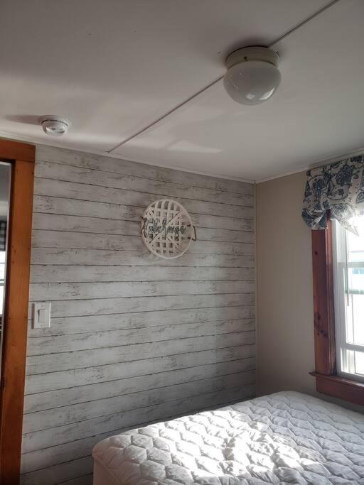Lakefront Cottage on Beautiful Lake Winnipesaukee