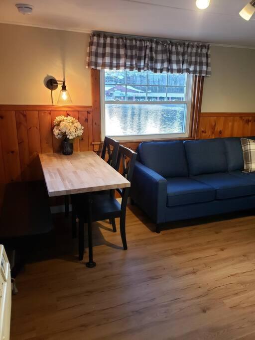 Lakefront Cottage on Beautiful Lake Winnipesaukee
