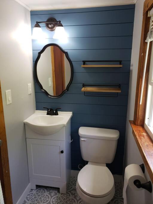 Lakefront Cottage on Beautiful Lake Winnipesaukee