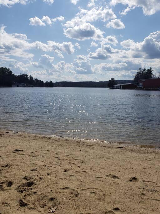 Lakefront Cottage on Beautiful Lake Winnipesaukee
