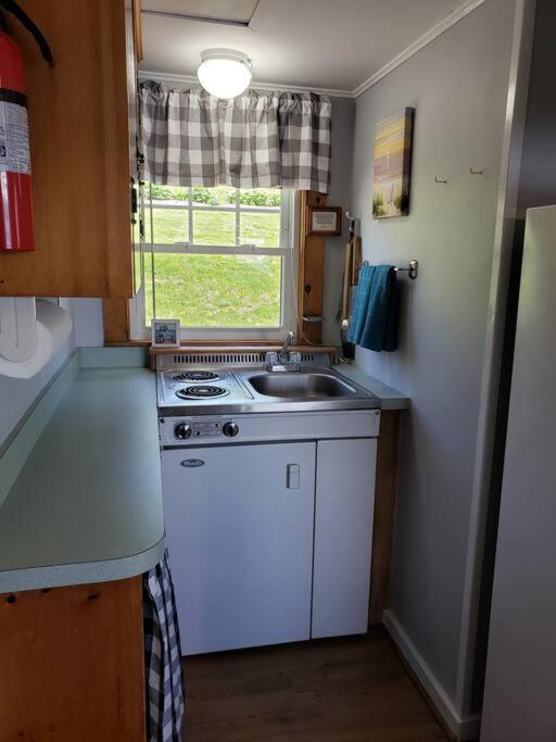 Lakefront Cottage on Beautiful Lake Winnipesaukee