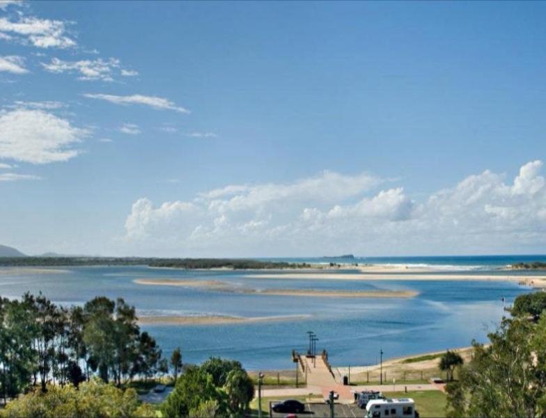 Family Friendly 3 Bedroom - River Views - short walk to the Beach