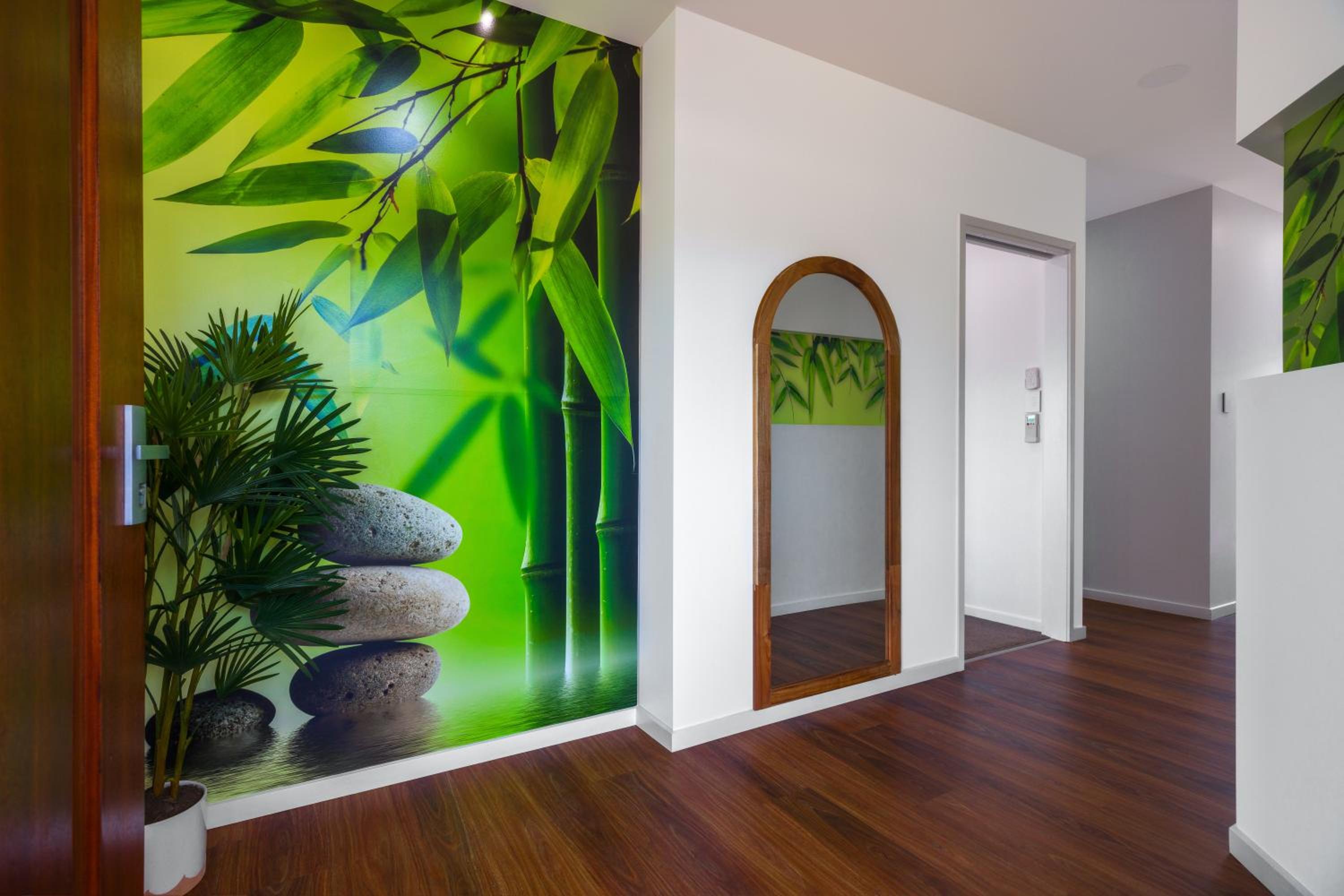 Luxury Sunny Oasis with Pool, SUV Hire, Near Marina