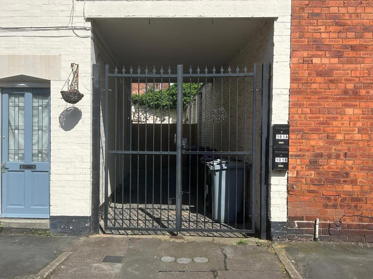 3 bed flat ideal for contractors