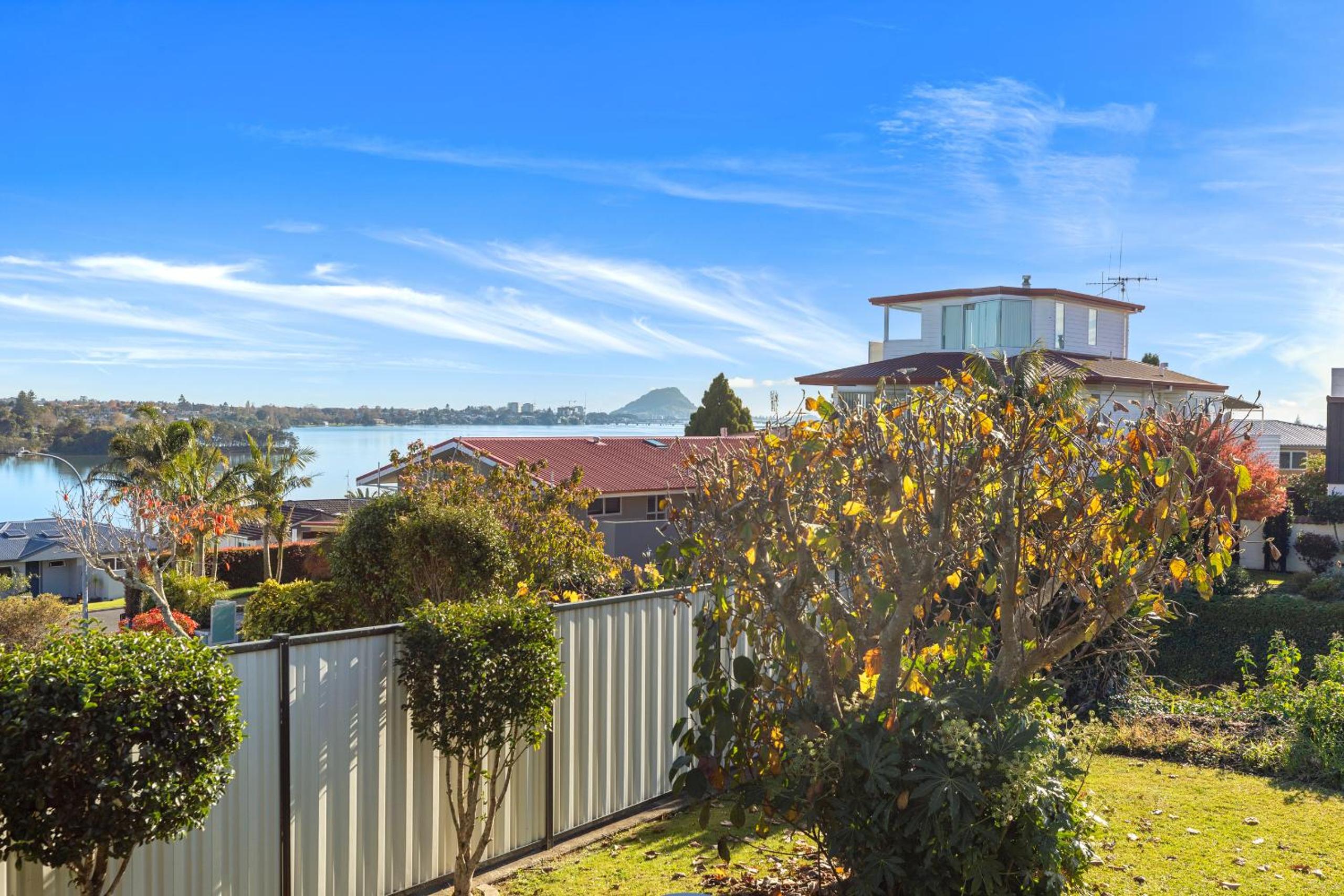 Hill Top House - Tauranga Holiday Home view 3