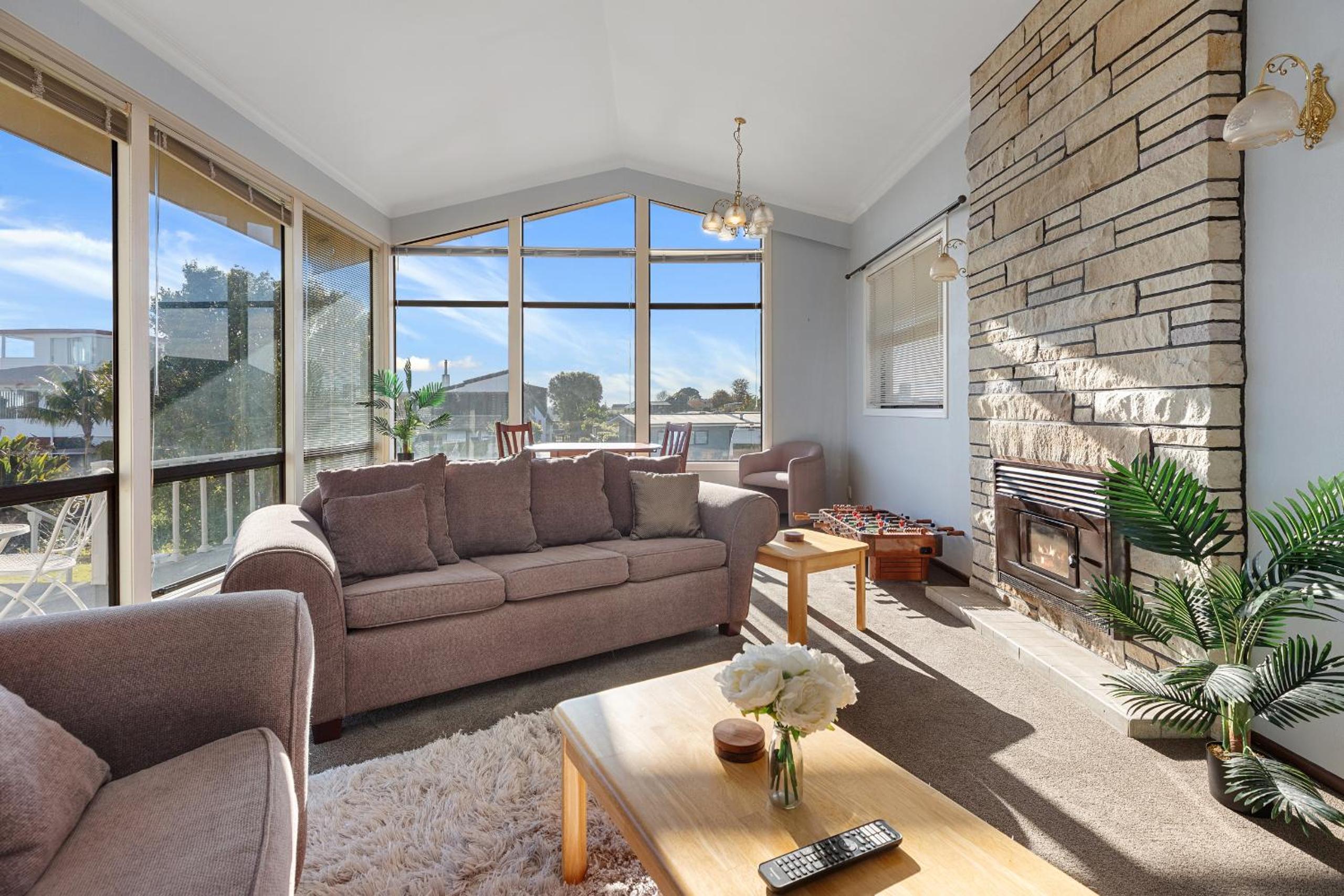 Hill Top House - Tauranga Holiday Home view 4