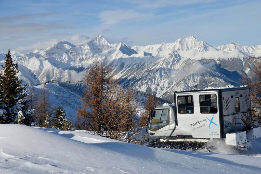 Private Hot Tub Ski In Ski Out Sleeps 9